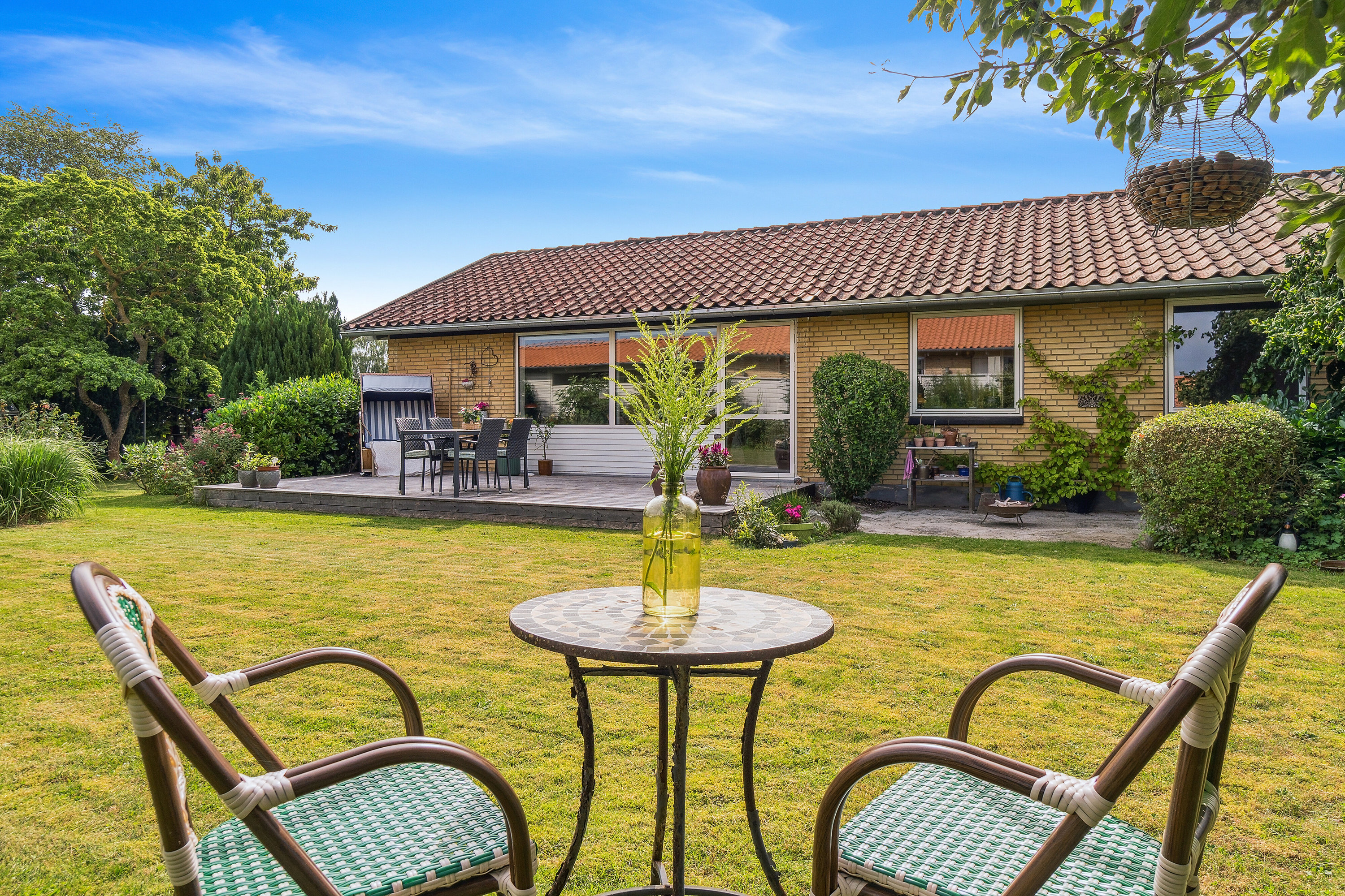 Villa: Set fra haven på Engsvinget 13, 8462 Harlev J