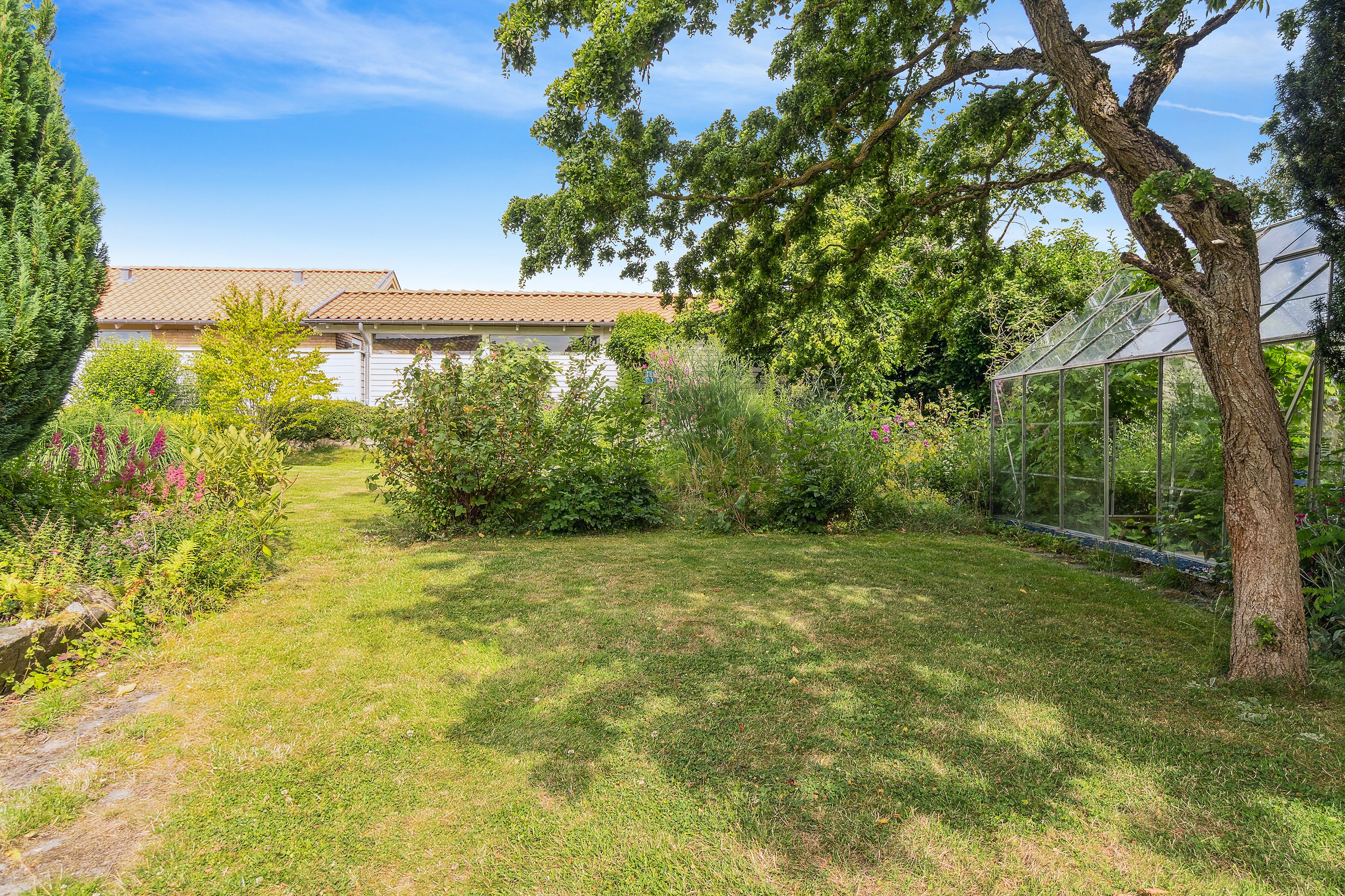 Fremhævet set fra haven billede i fuldskærmstilstand. Billede af Engsvinget 13, 8462 Harlev J