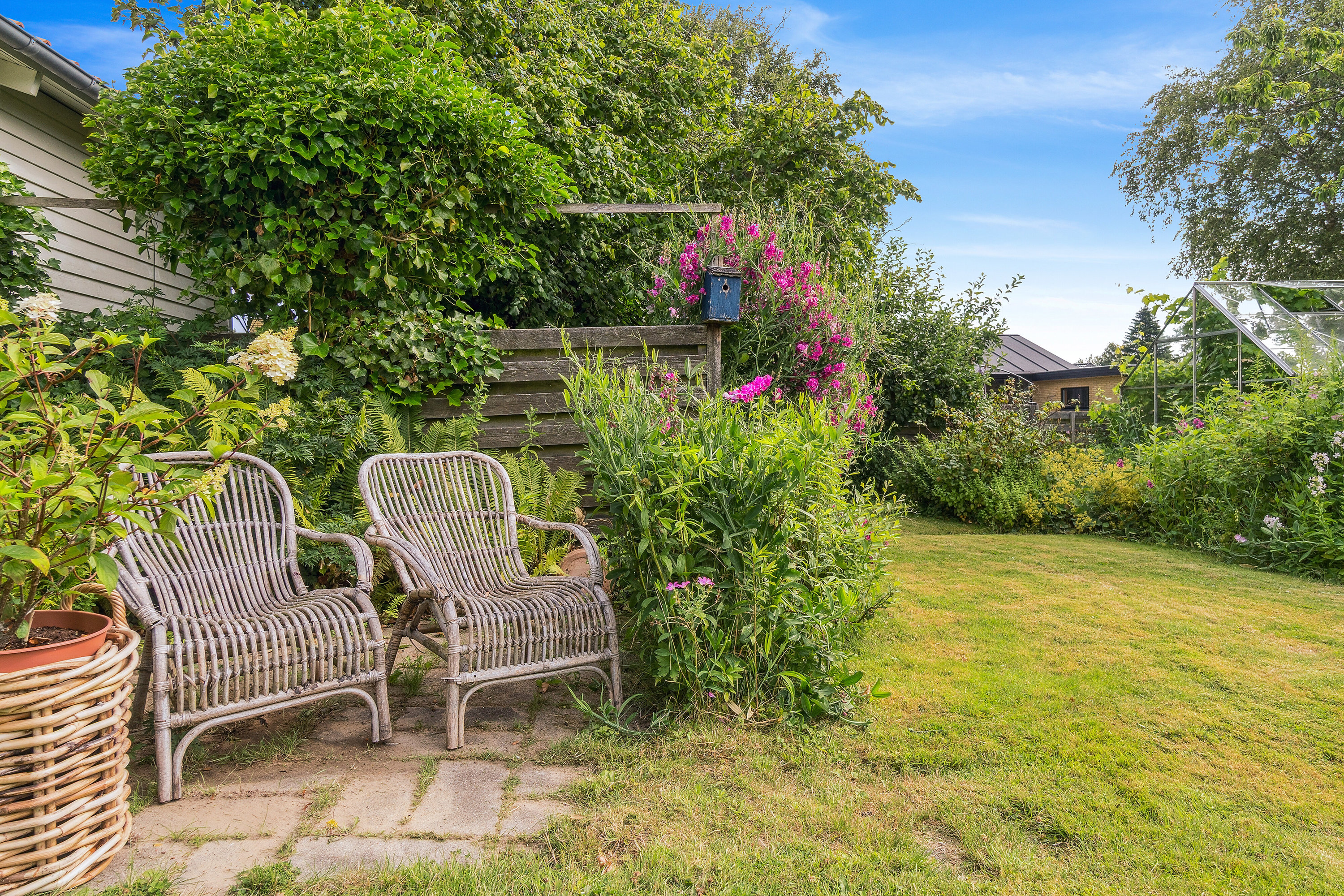 Fremhævet set fra haven billede i fuldskærmstilstand. Billede af Engsvinget 13, 8462 Harlev J