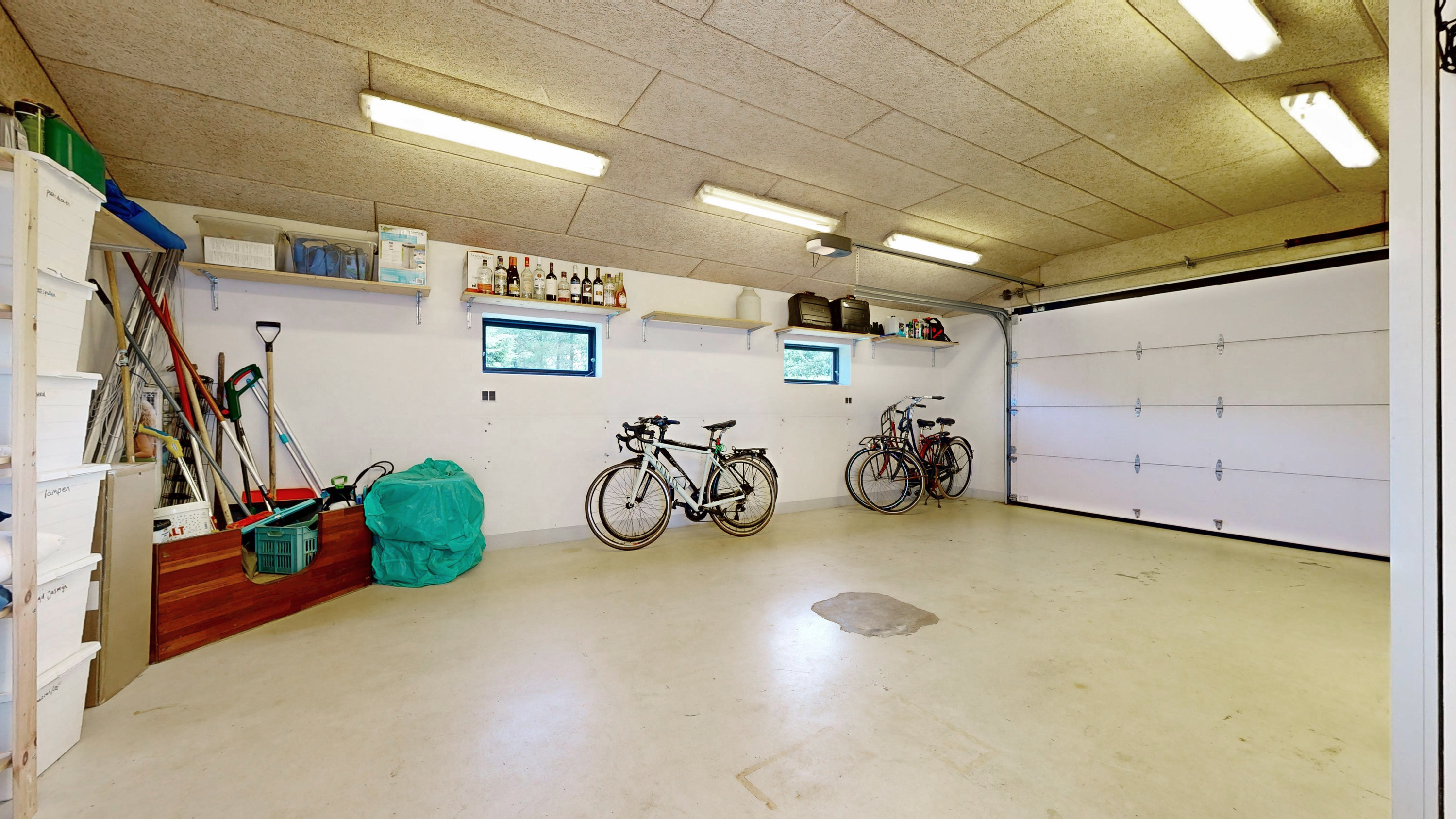 Fremhævet garage billede i fuldskærmstilstand. Billede af Ustrupvej 17, Ustrup, 8660 Skanderborg