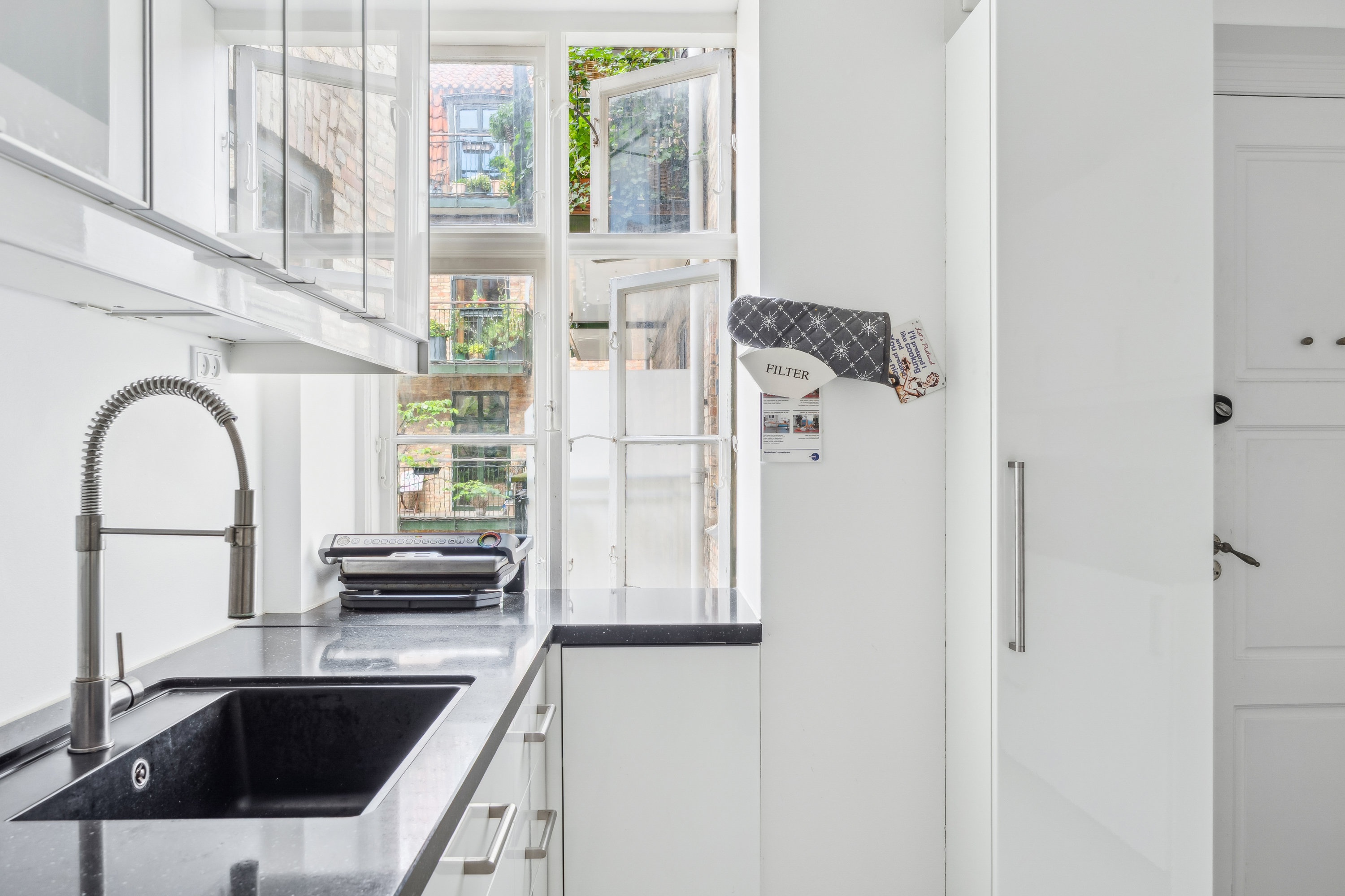 Fremhævet køkken billede i fuldskærmstilstand. Billede af Vennemindevej 51, 2. tv., 2100 København Ø