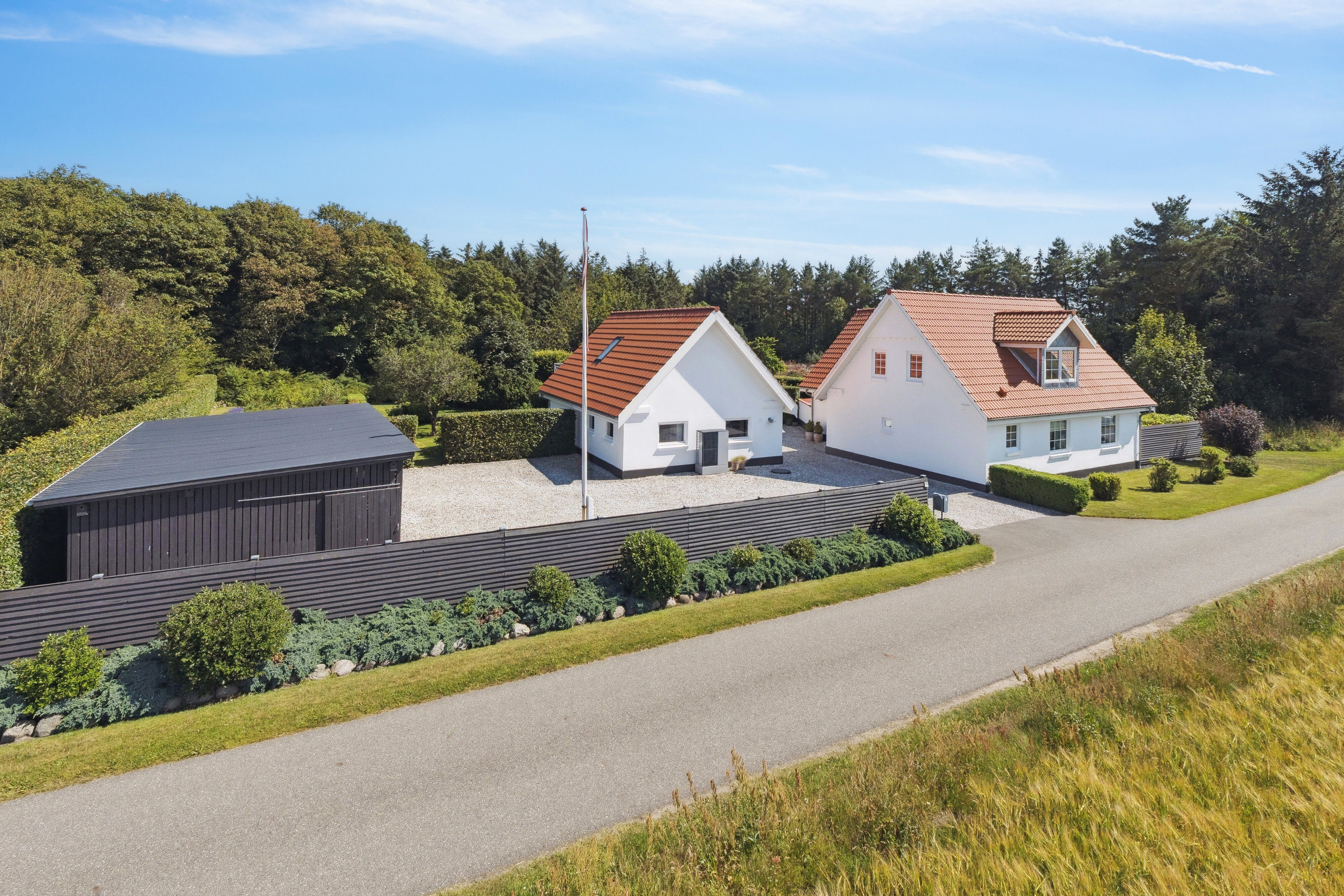 Miniaturebillede 2: set fra vejen. Billede af Kragkærvej 7, Astrup, 9800 Hjørring