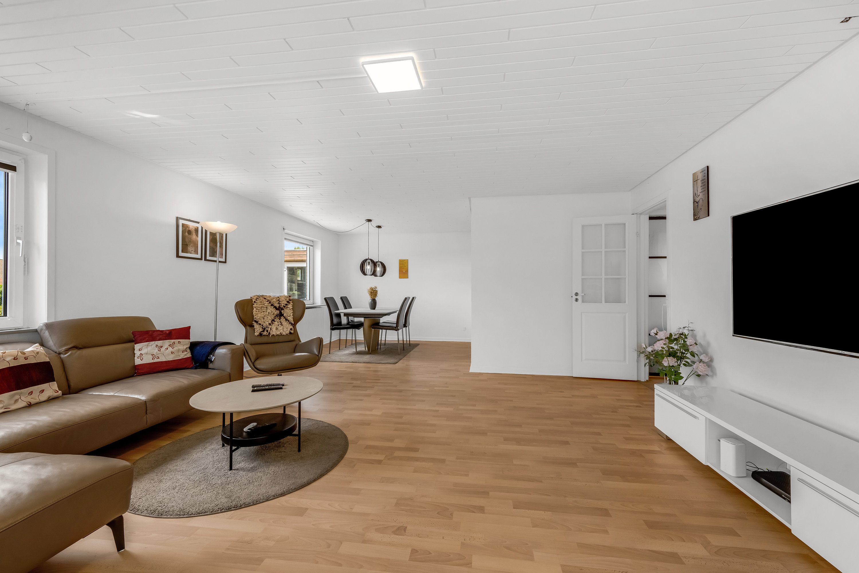 Fremhævet stue billede i fuldskærmstilstand. Billede af Marktoften 3, 6950 Ringkøbing