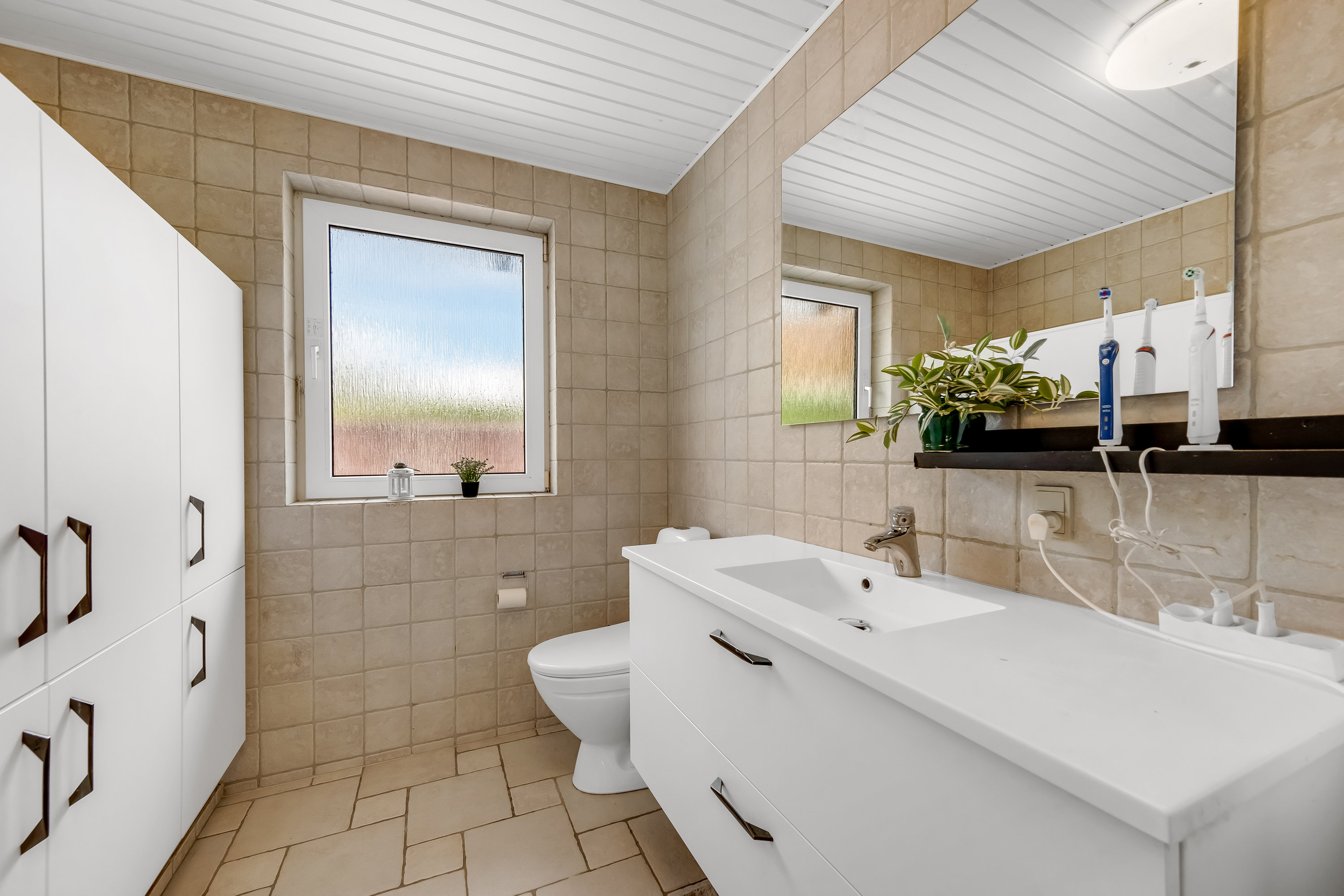 Fremhævet toilet billede i fuldskærmstilstand. Billede af Marktoften 3, 6950 Ringkøbing