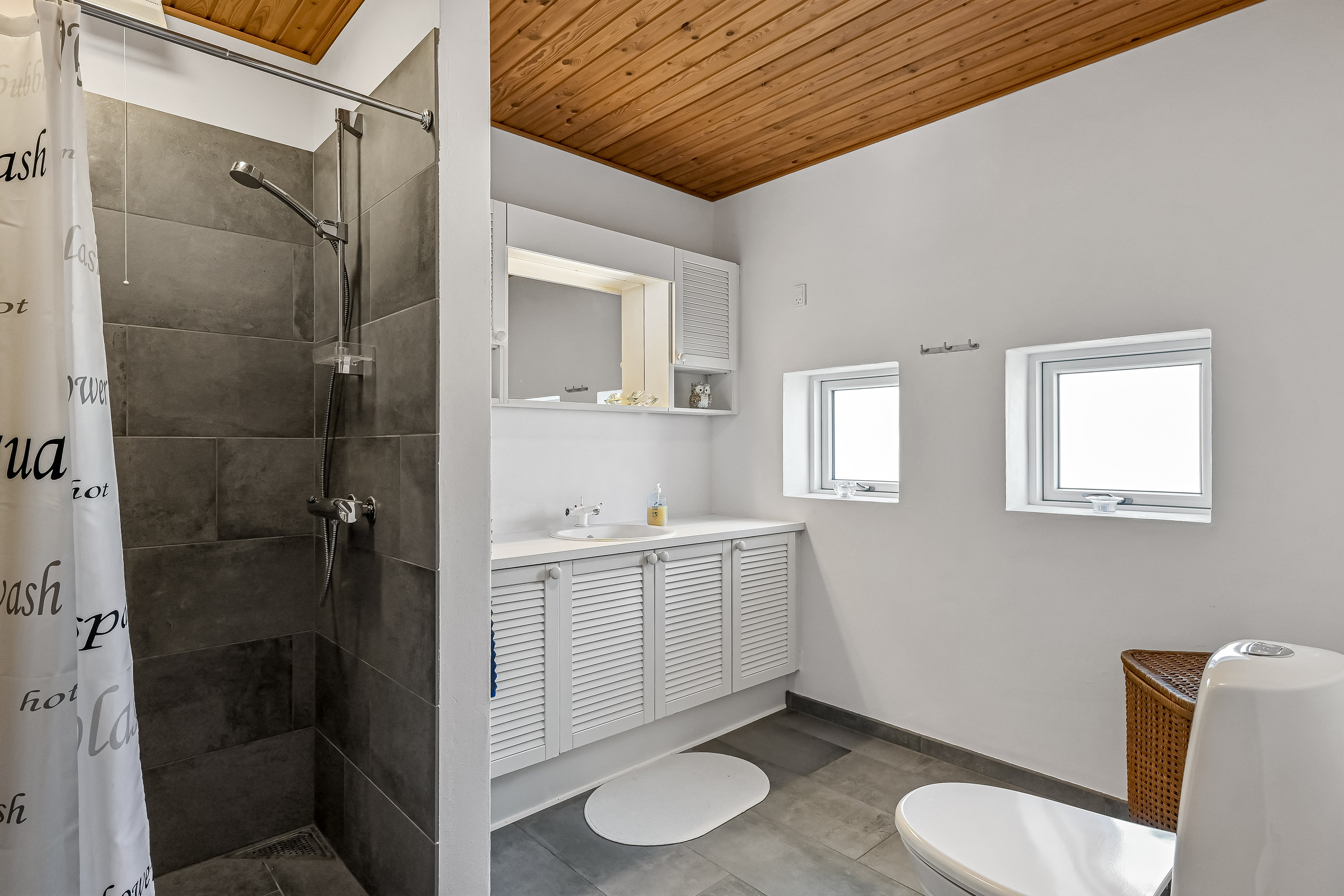 Fremhævet badeværelse billede i fuldskærmstilstand. Billede af Vildbjergvænget 7, Tjørring, 7400 Herning