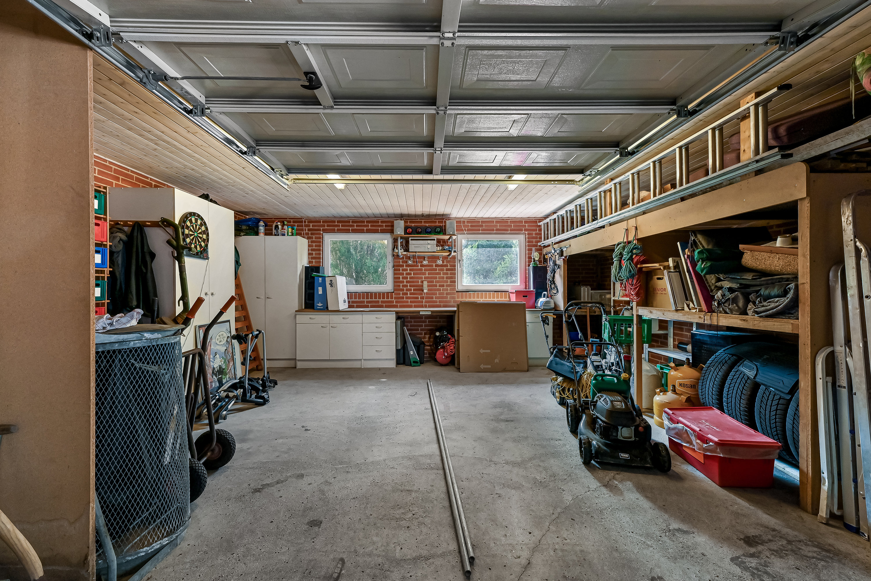 Fremhævet garage billede i fuldskærmstilstand. Billede af Vildbjergvænget 7, Tjørring, 7400 Herning