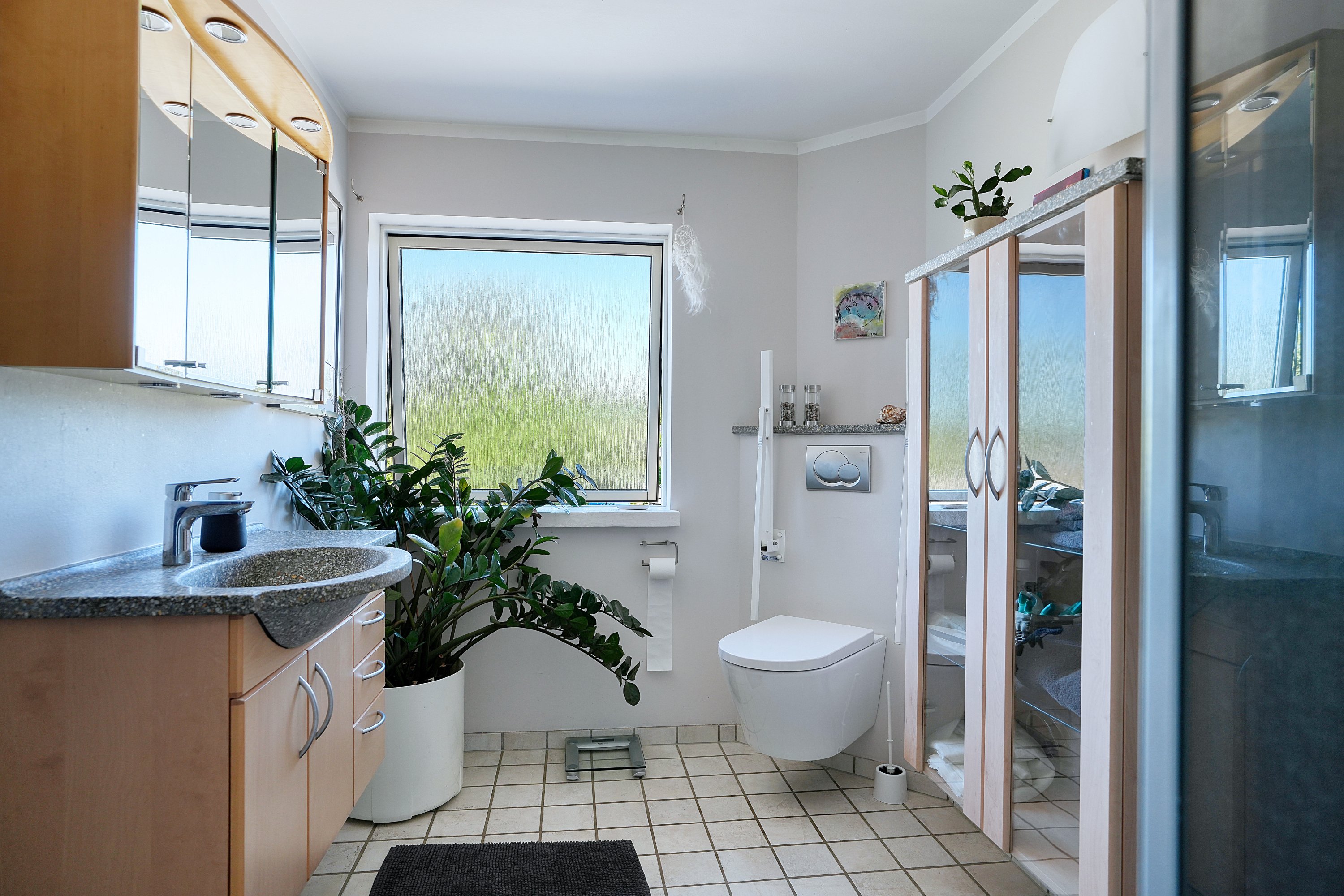 Fremhævet badeværelse stueetage billede i fuldskærmstilstand. Billede af Peder Billesvej 96, 4300 Holbæk