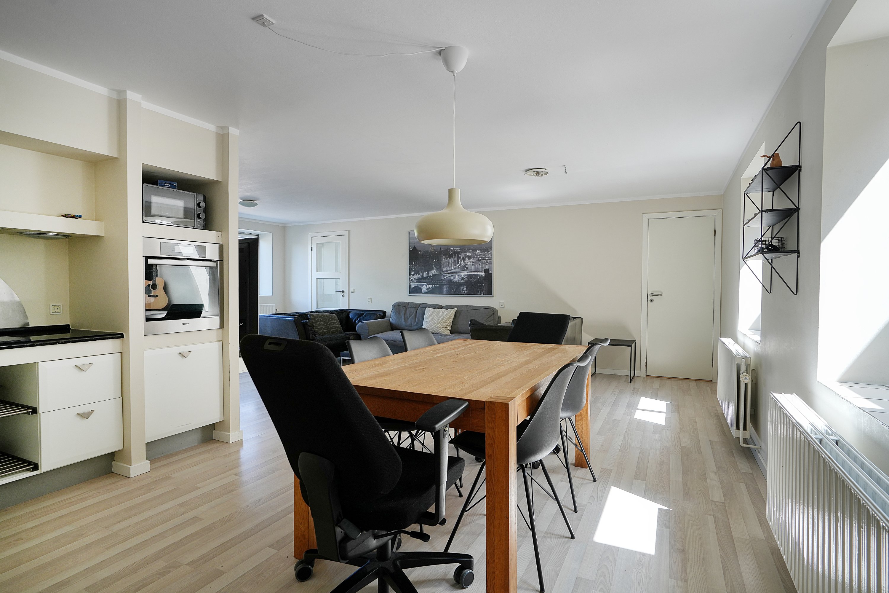 Fremhævet spisestue nederste etage billede i fuldskærmstilstand. Billede af Peder Billesvej 96, 4300 Holbæk