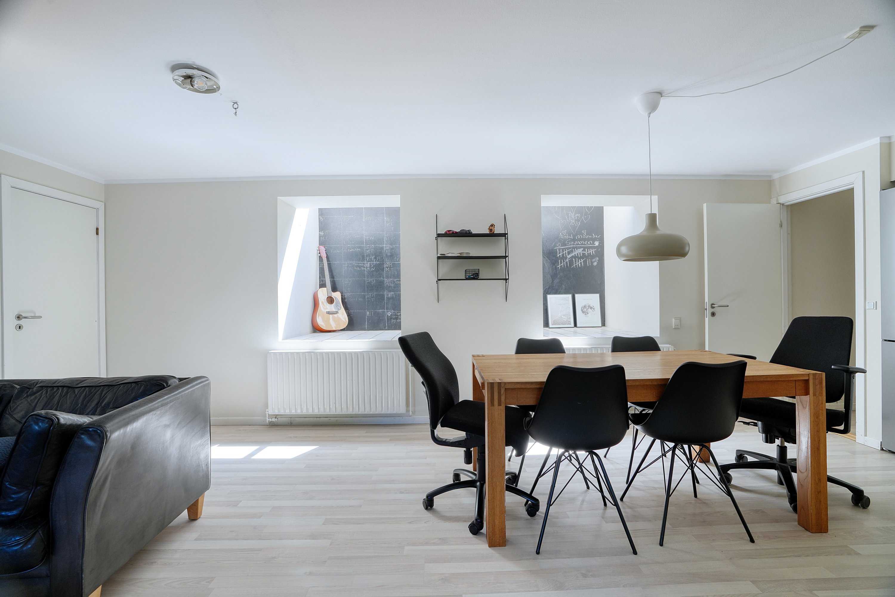 Fremhævet spisestue nederste etage billede i fuldskærmstilstand. Billede af Peder Billesvej 96, 4300 Holbæk