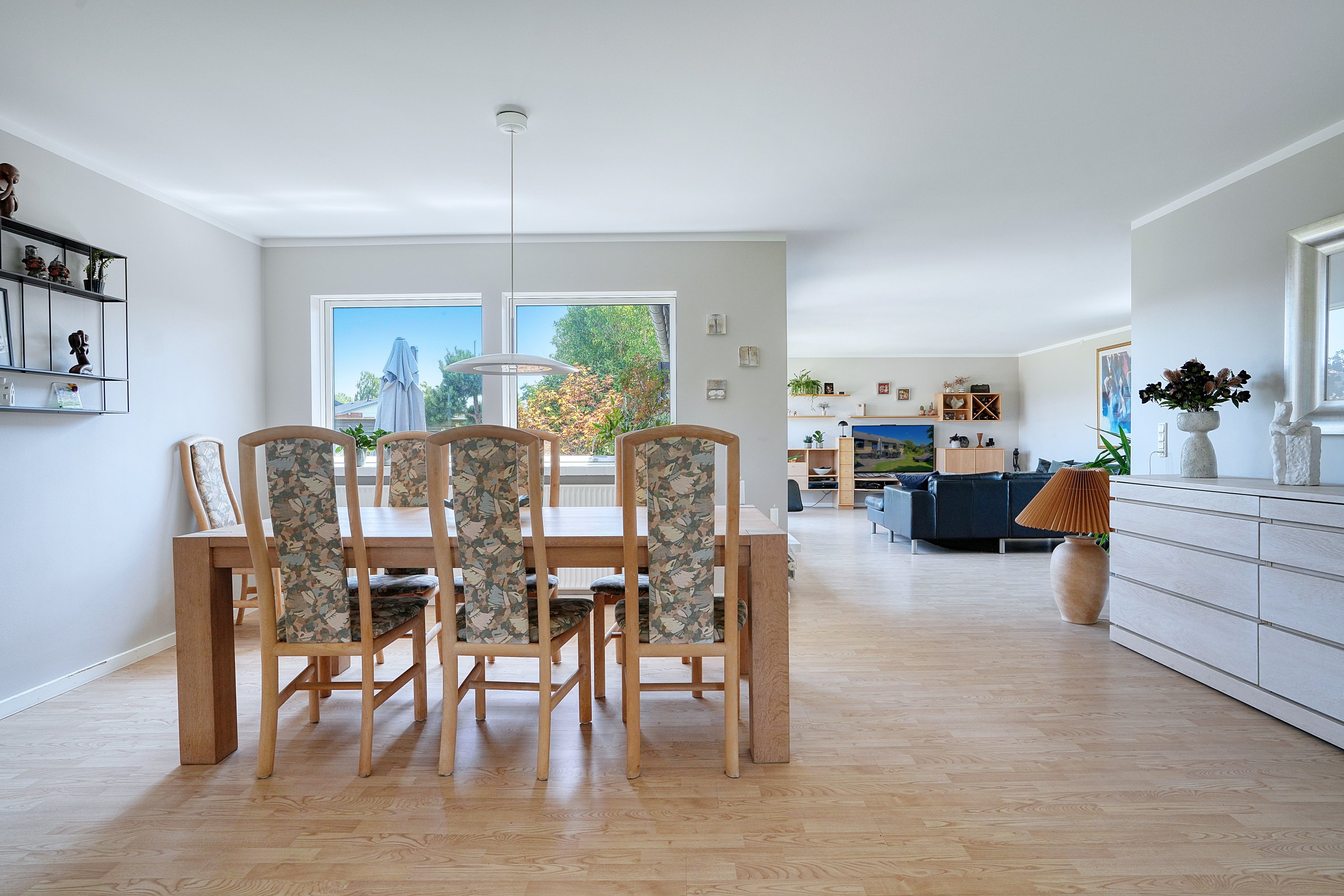 Fremhævet spisestue billede i fuldskærmstilstand. Billede af Peder Billesvej 96, 4300 Holbæk