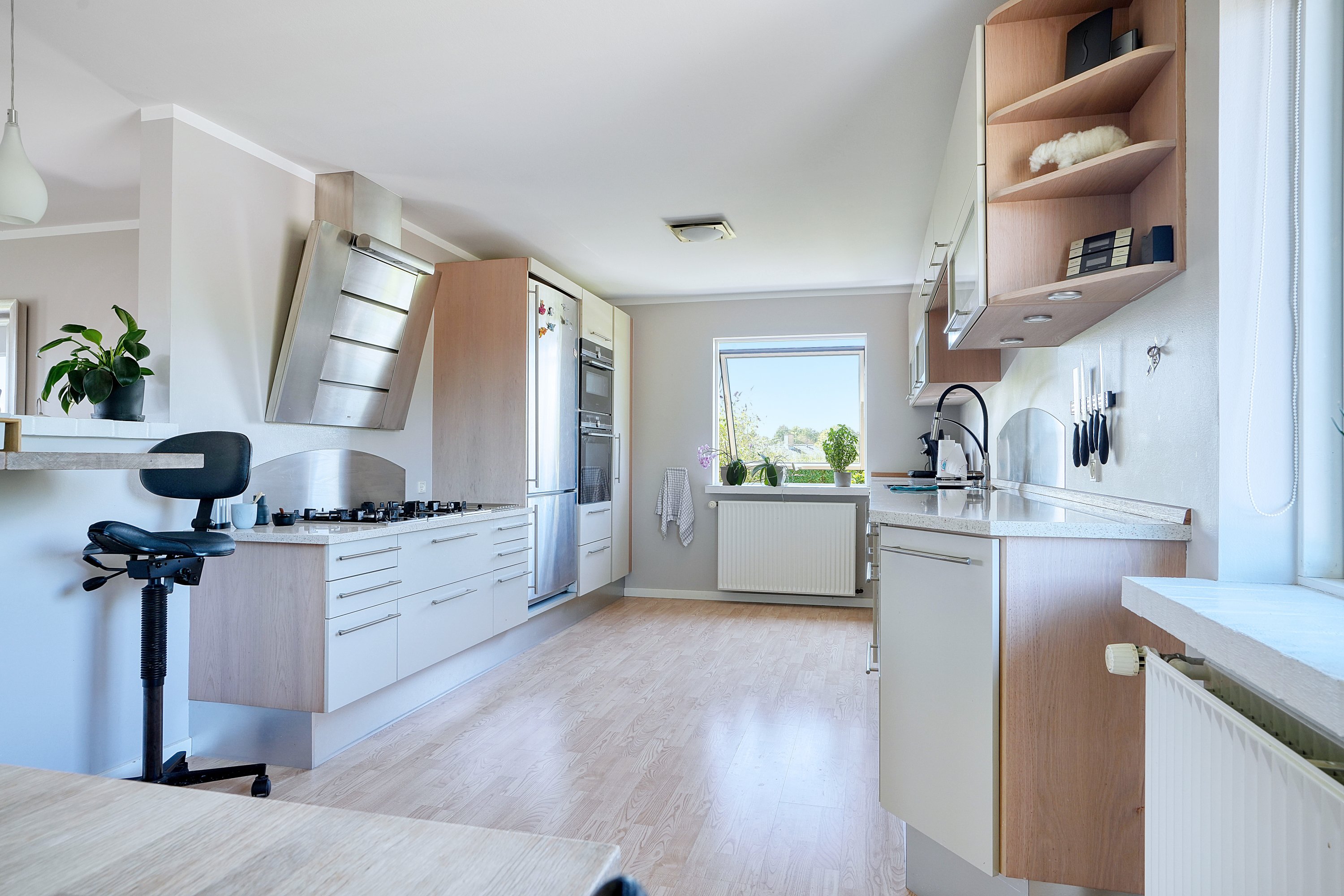 Fremhævet køkken stueetage billede i fuldskærmstilstand. Billede af Peder Billesvej 96, 4300 Holbæk