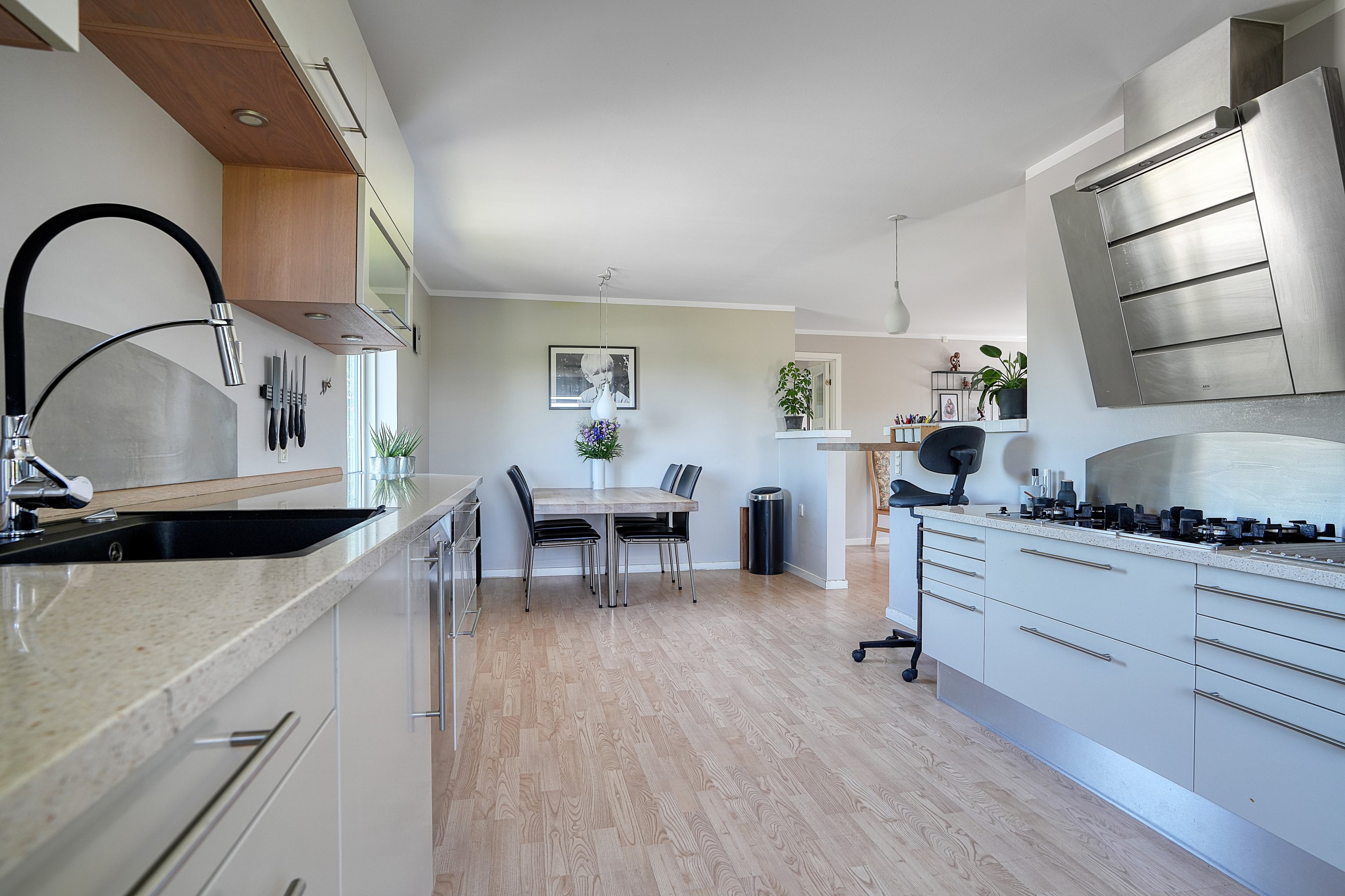 Fremhævet køkken stueetage billede i fuldskærmstilstand. Billede af Peder Billesvej 96, 4300 Holbæk