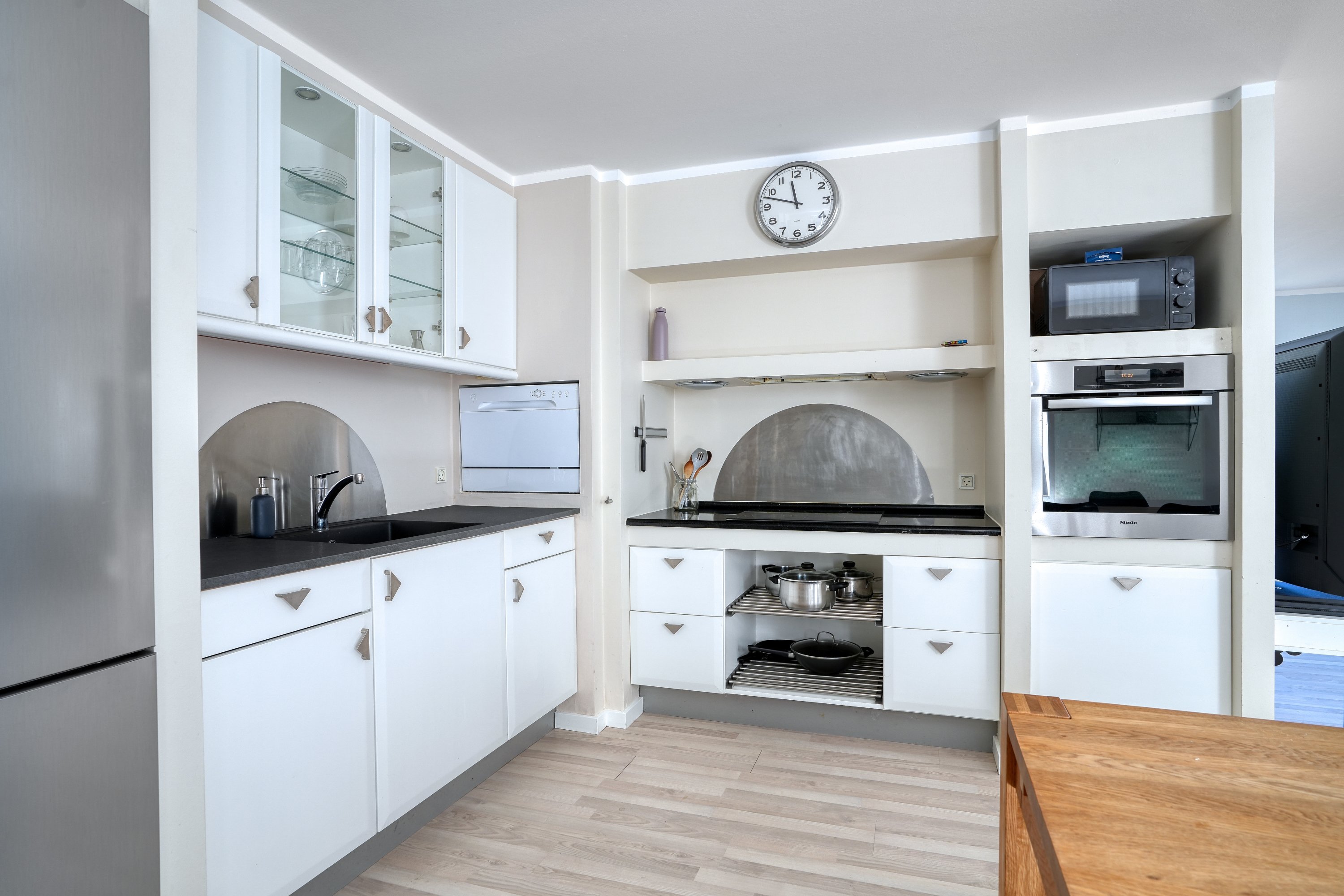 Fremhævet køkken nederste etage billede i fuldskærmstilstand. Billede af Peder Billesvej 96, 4300 Holbæk