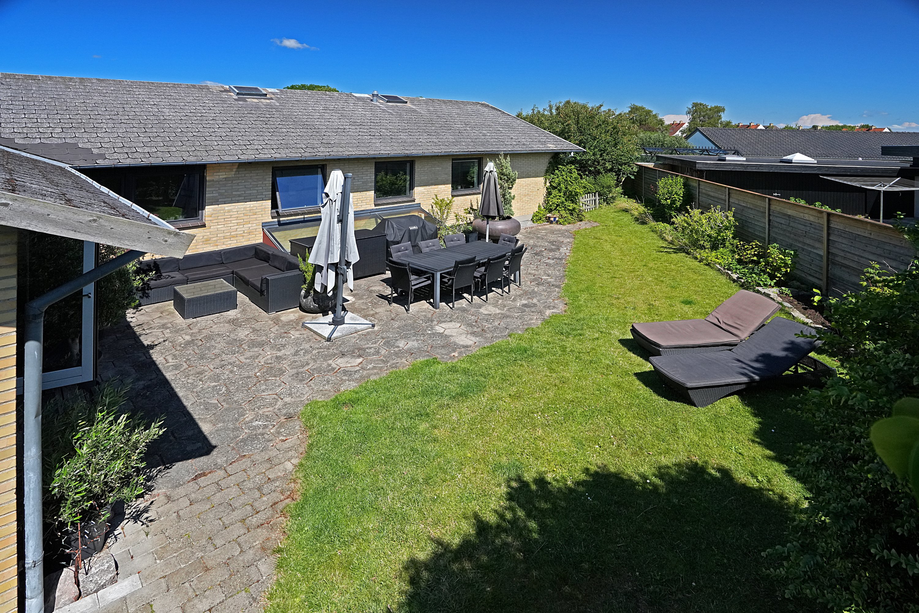 Fremhævet terrasse billede i fuldskærmstilstand. Billede af Peder Billesvej 96, 4300 Holbæk