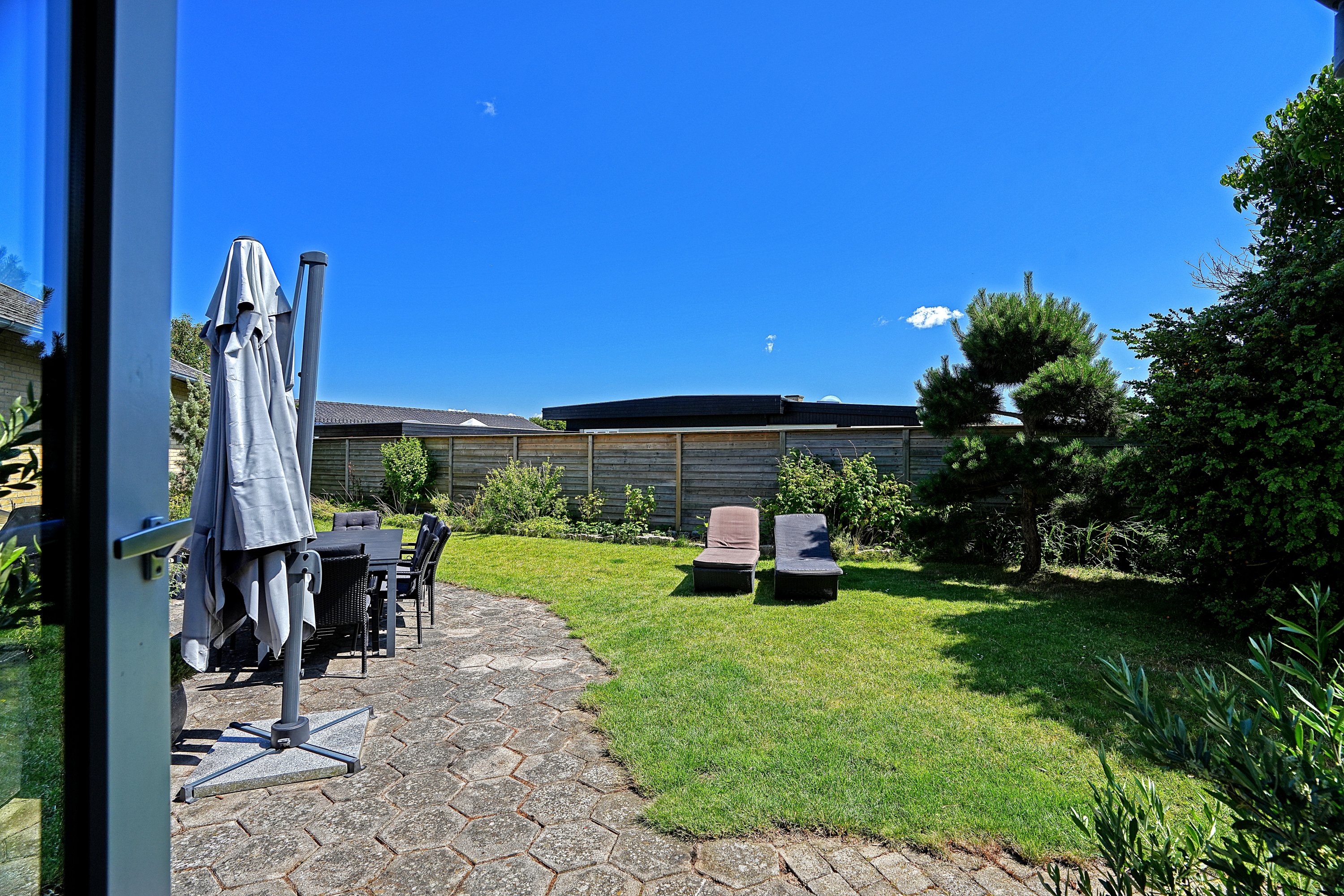 Fremhævet terrasse billede i fuldskærmstilstand. Billede af Peder Billesvej 96, 4300 Holbæk