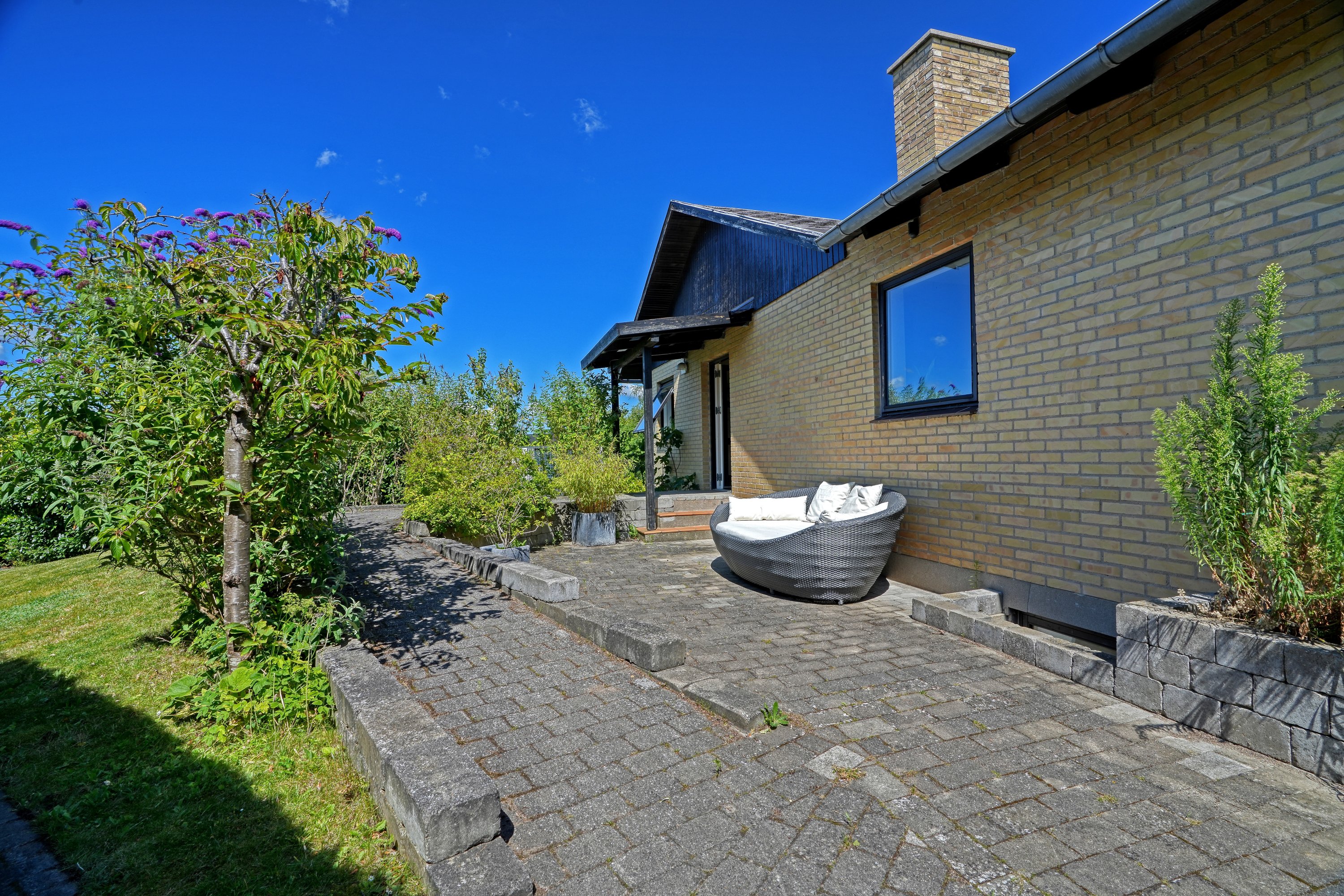 Fremhævet terrasse billede i fuldskærmstilstand. Billede af Peder Billesvej 96, 4300 Holbæk