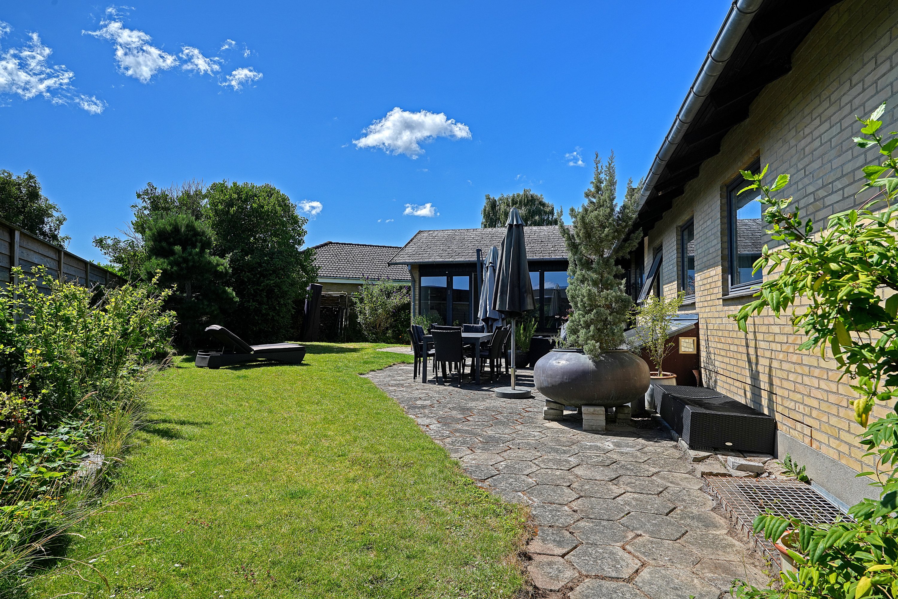 Fremhævet terrasse billede i fuldskærmstilstand. Billede af Peder Billesvej 96, 4300 Holbæk