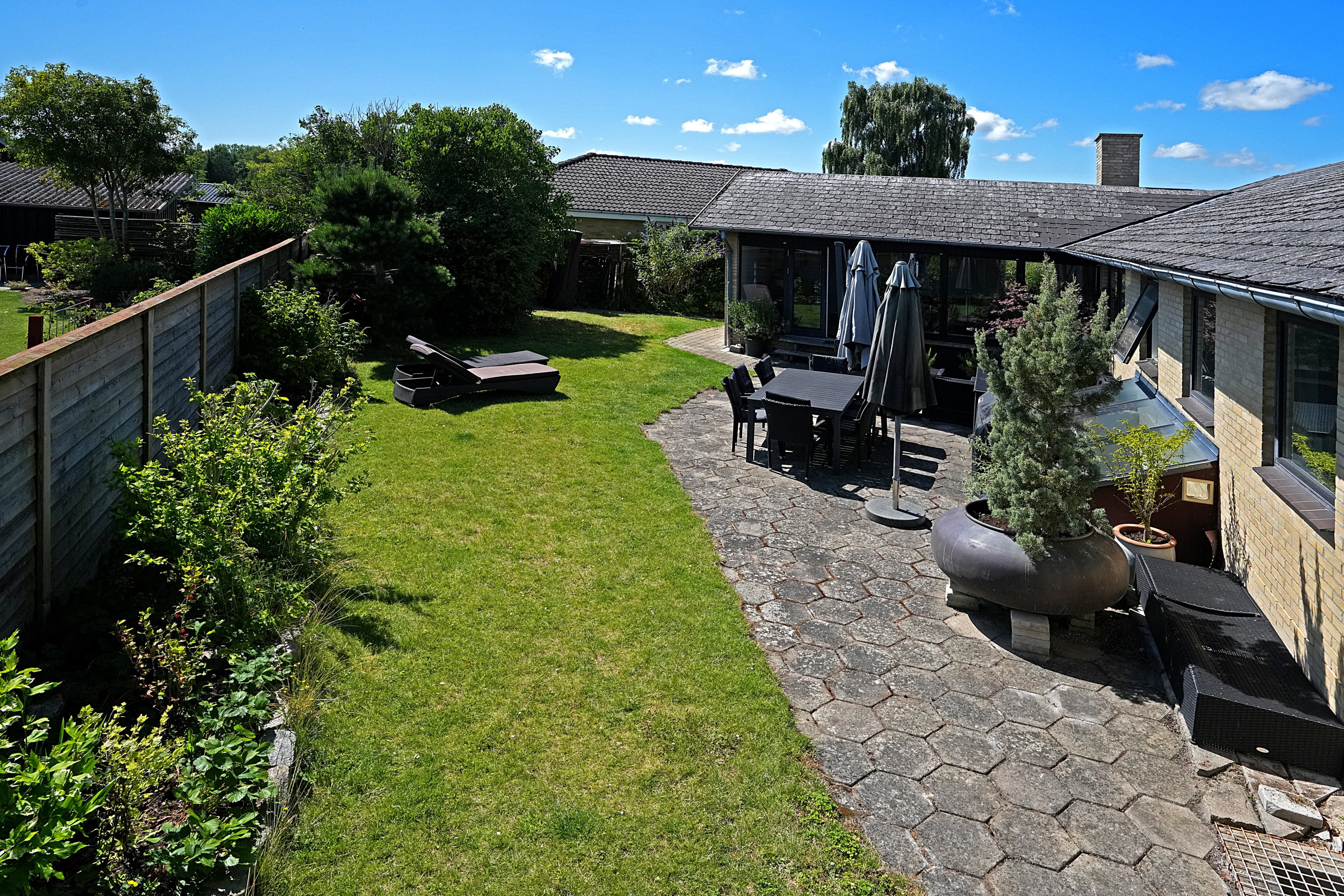 Fremhævet terrasse billede i fuldskærmstilstand. Billede af Peder Billesvej 96, 4300 Holbæk