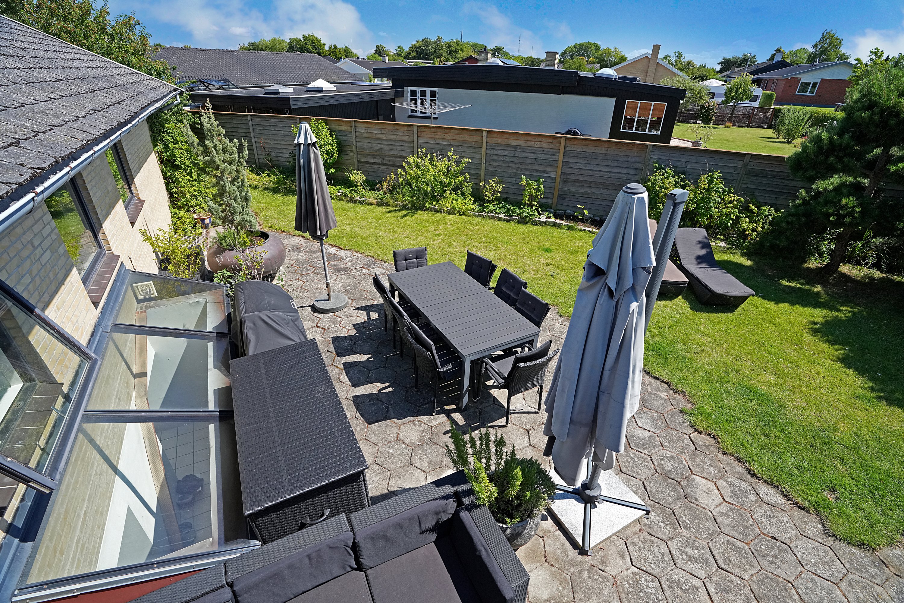 Fremhævet terrasse billede i fuldskærmstilstand. Billede af Peder Billesvej 96, 4300 Holbæk