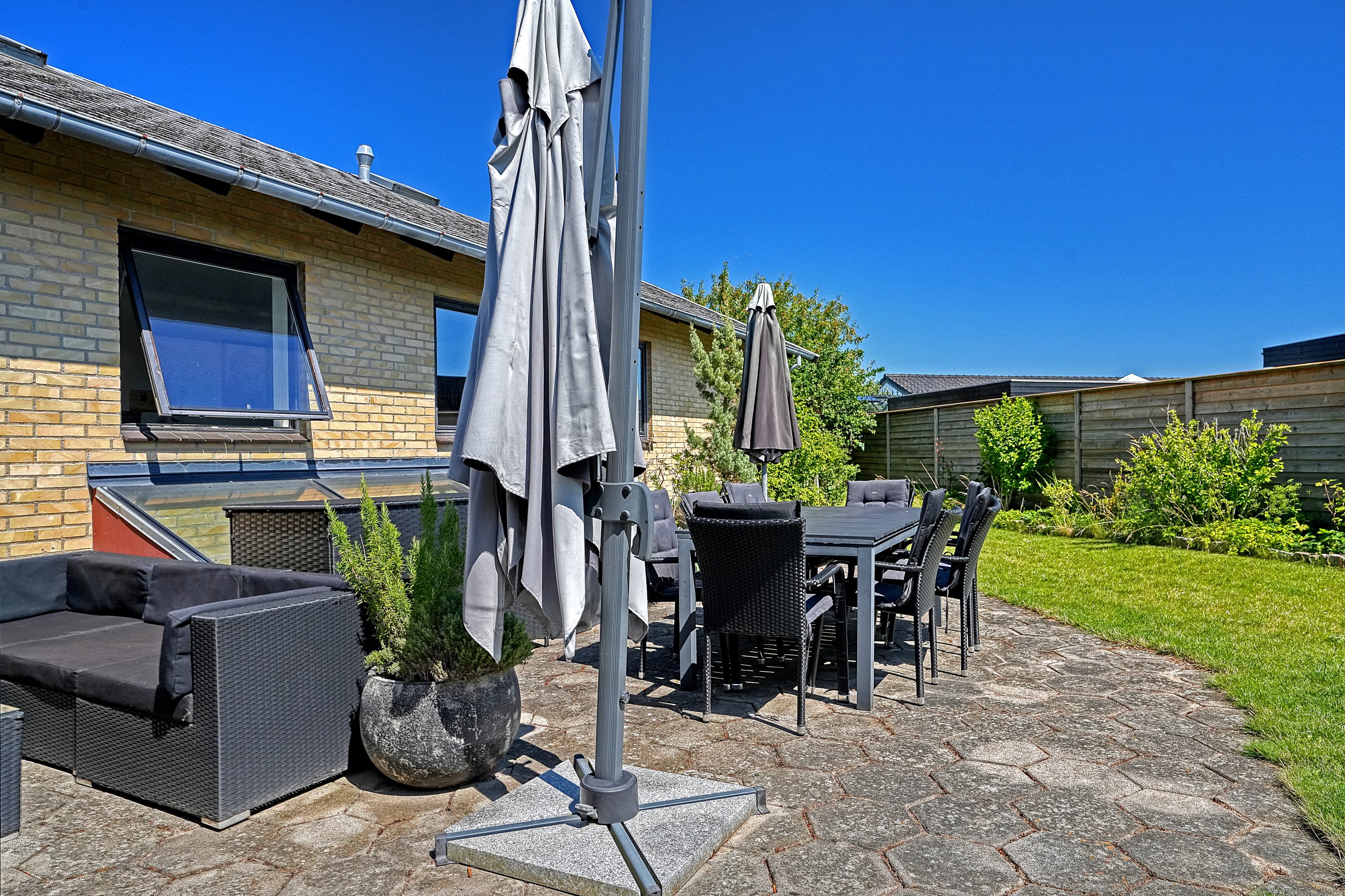 Fremhævet terrasse billede i fuldskærmstilstand. Billede af Peder Billesvej 96, 4300 Holbæk