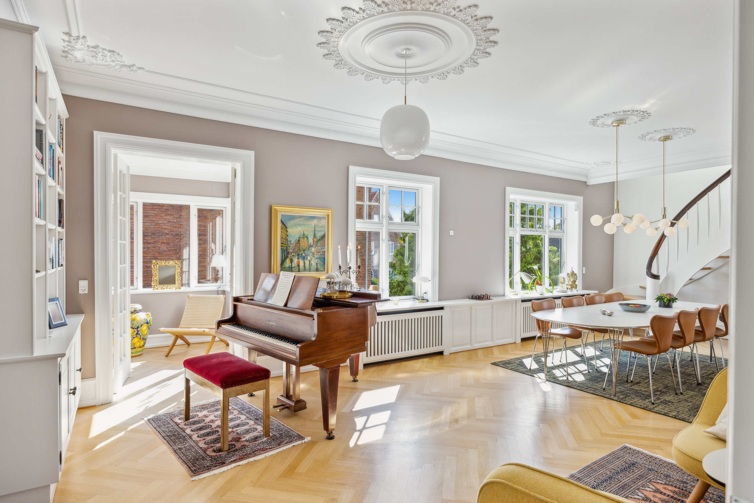 Fremhævet stue billede i fuldskærmstilstand. Billede af Fuglebakkevej 83, 1., 2000 Frederiksberg