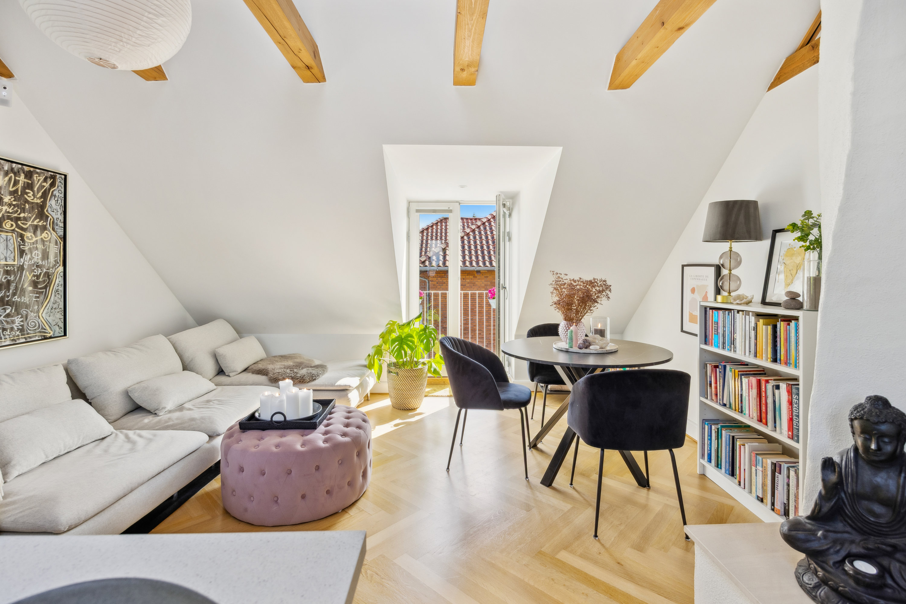 Fremhævet stue billede i fuldskærmstilstand. Billede af Fuglebakkevej 83, 1., 2000 Frederiksberg