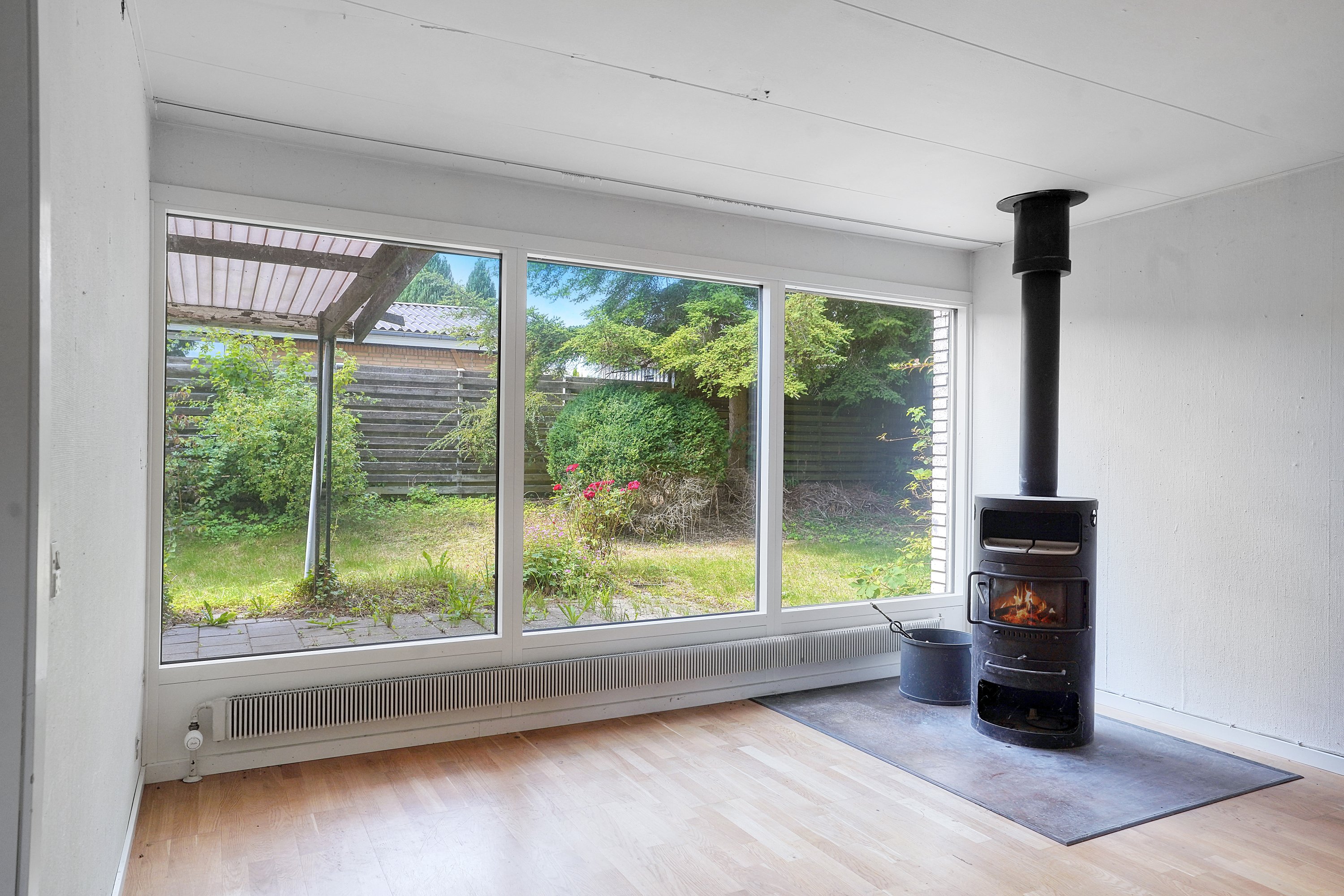 Fremhævet stue billede i fuldskærmstilstand. Billede af Kastanievej 13, 3480 Fredensborg