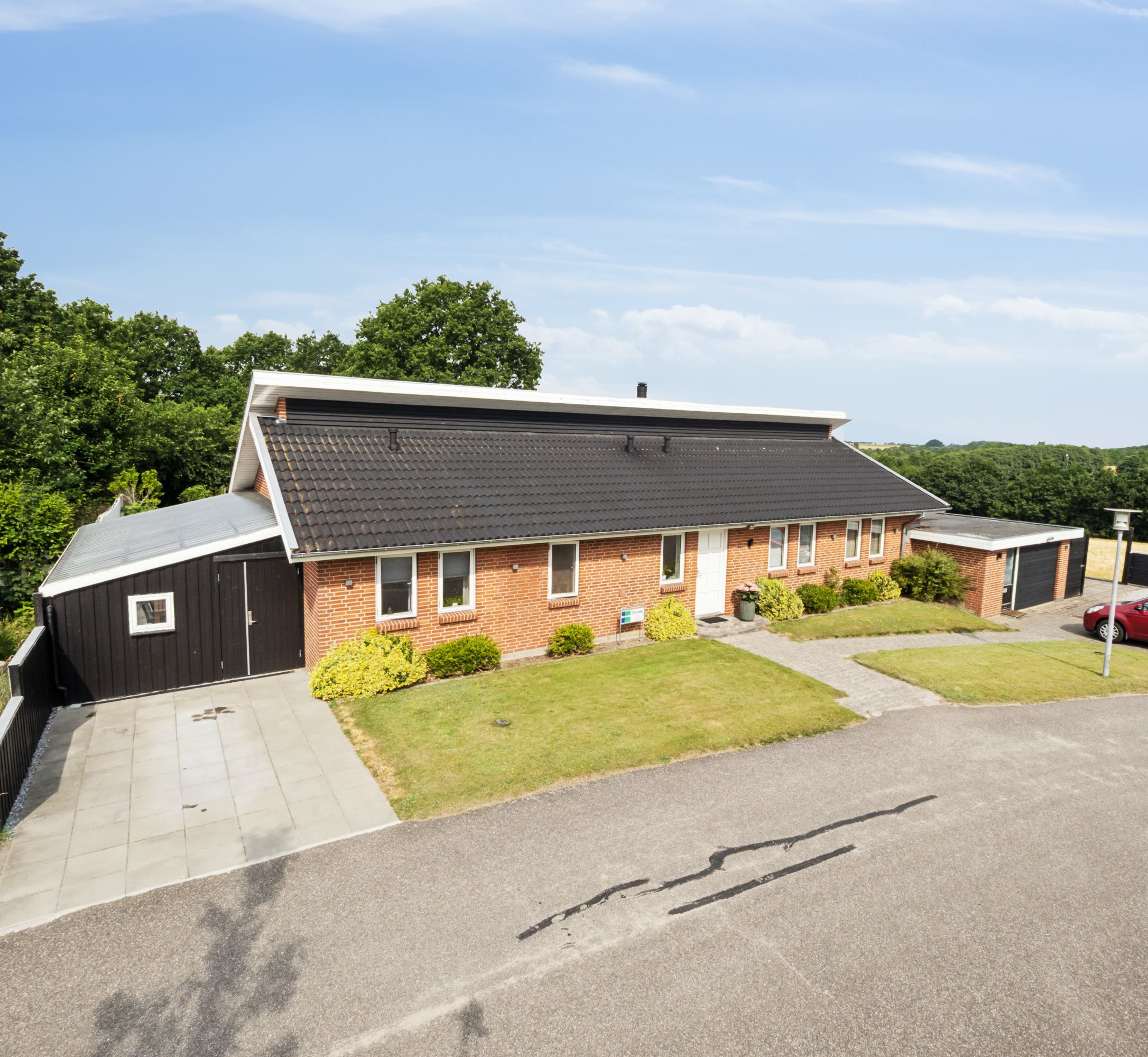 Fremhævet ejendom 1 billede i fuldskærmstilstand. Billede af Lærkebakken 26, 8831 Løgstrup