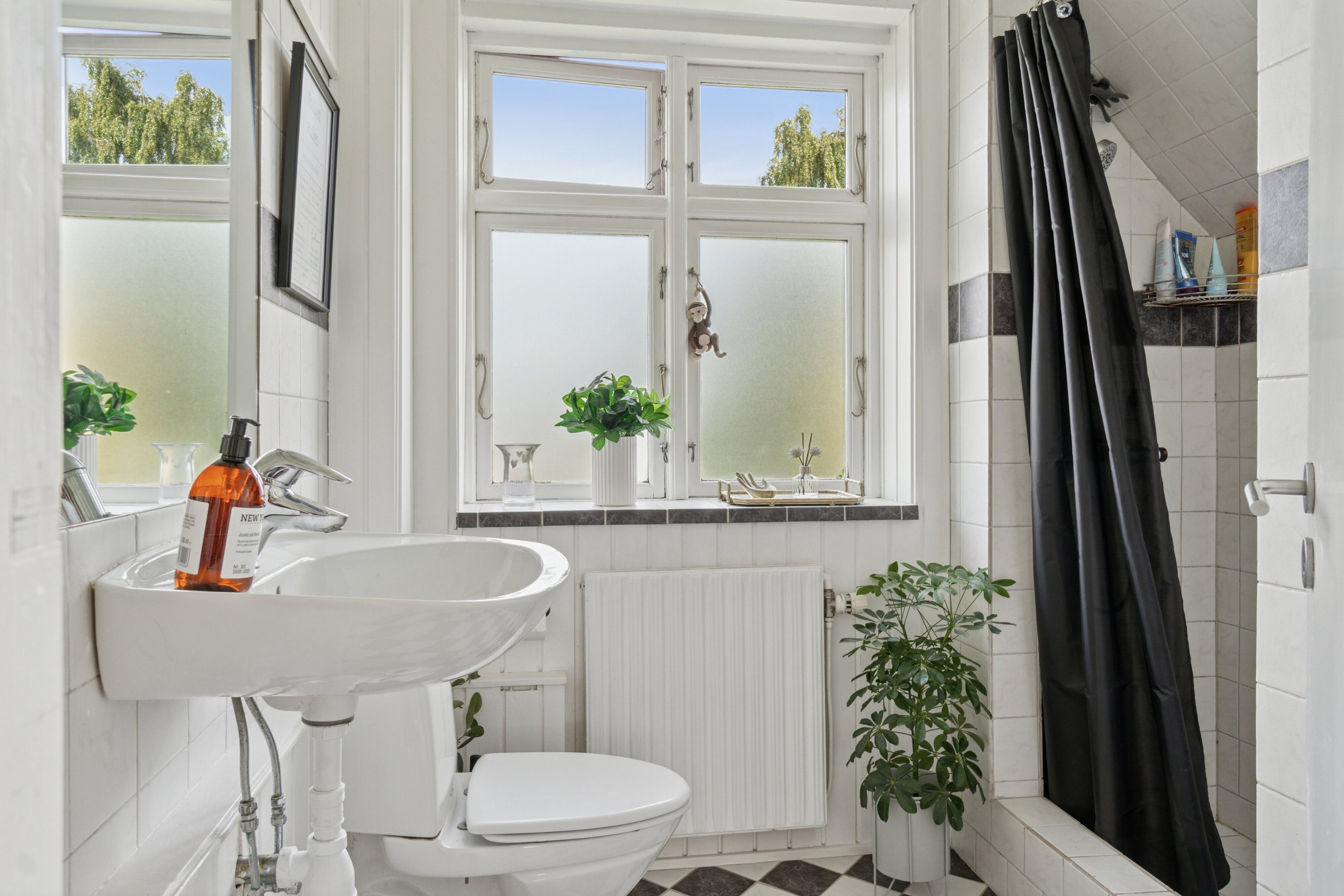 Fremhævet badeværelse billede i fuldskærmstilstand. Billede af Gyldenløvesgade 18, 4200 Slagelse