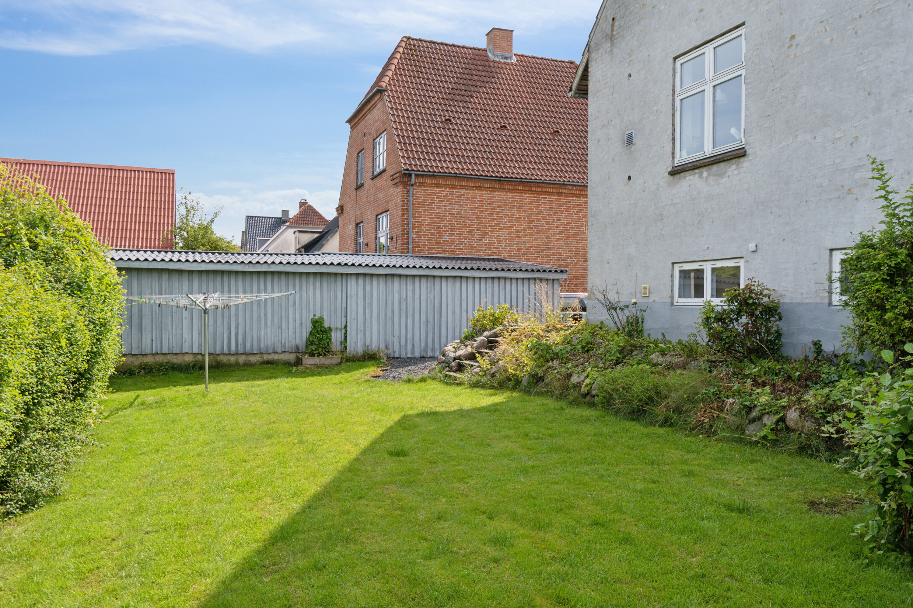 Fremhævet set fra haven billede i fuldskærmstilstand. Billede af Gyldenløvesgade 18, 4200 Slagelse