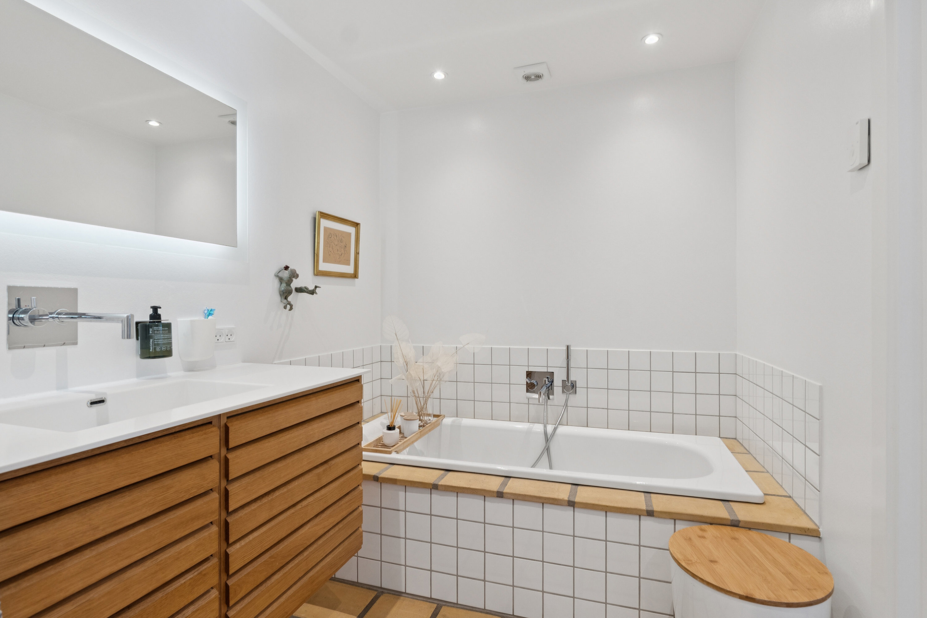 Fremhævet badeværelse billede i fuldskærmstilstand. Billede af Store Kirkestræde 10, 9800 Hjørring