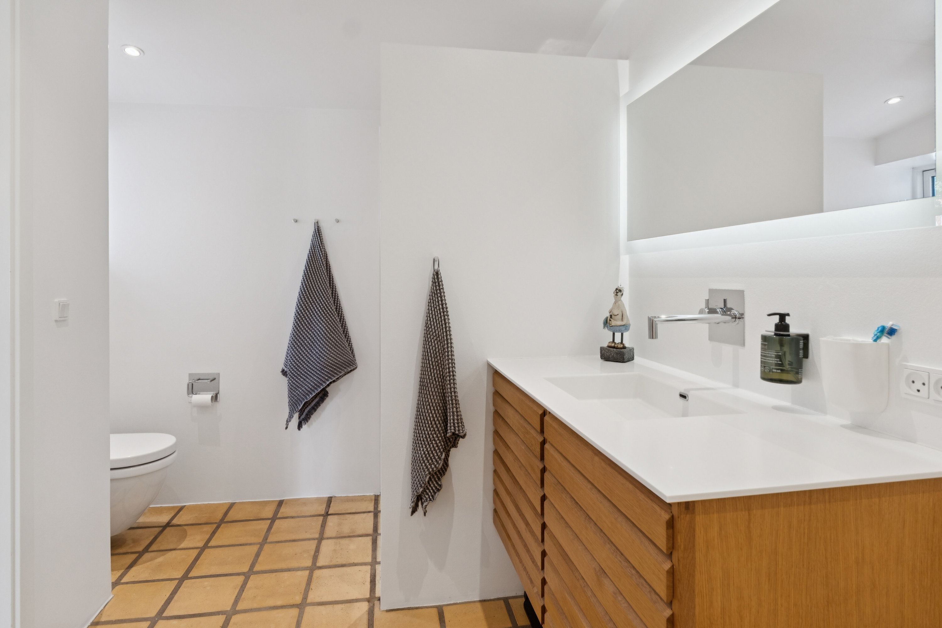 Fremhævet badeværelse billede i fuldskærmstilstand. Billede af Store Kirkestræde 10, 9800 Hjørring