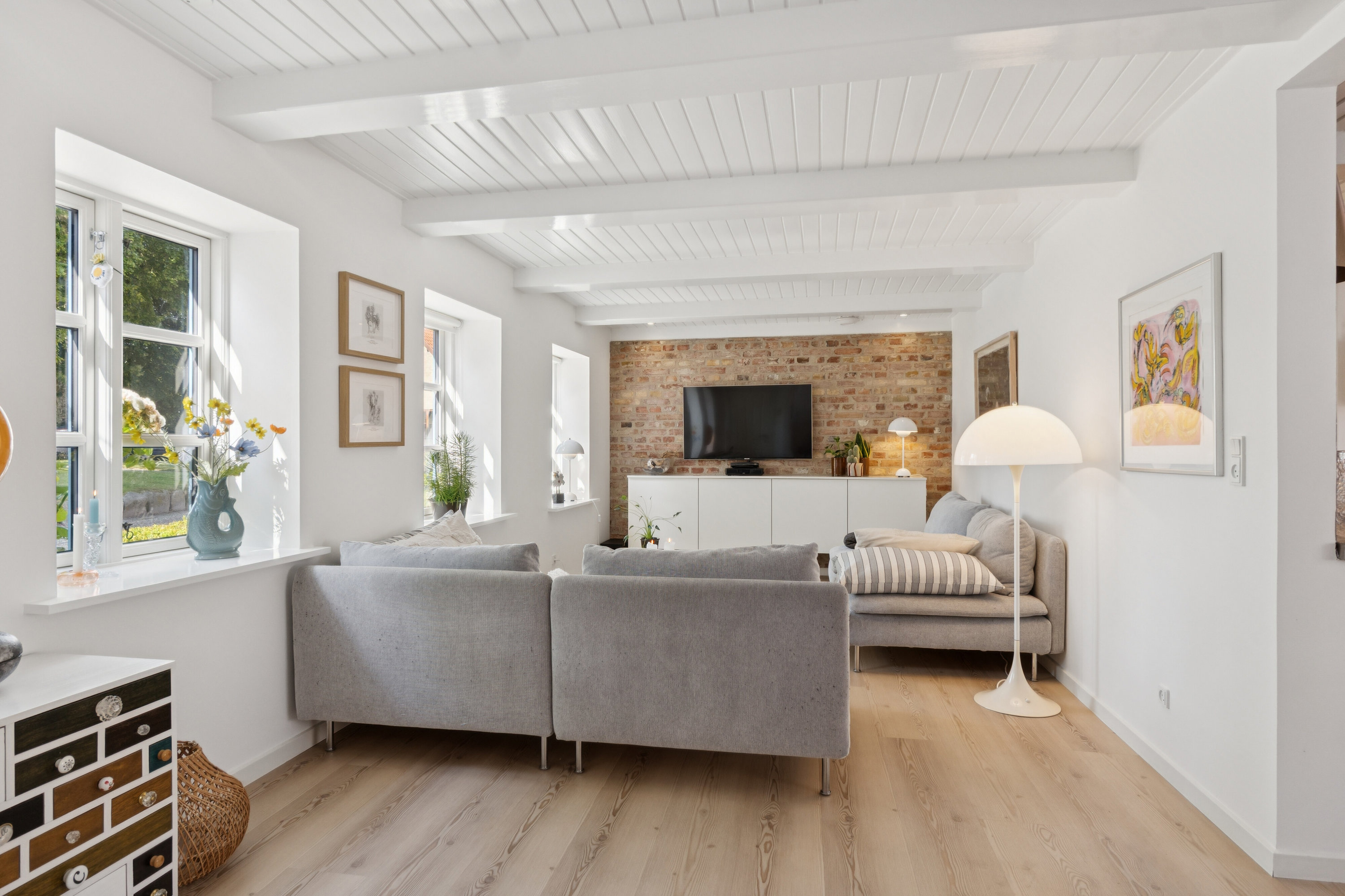 Fremhævet stue billede i fuldskærmstilstand. Billede af Store Kirkestræde 10, 9800 Hjørring