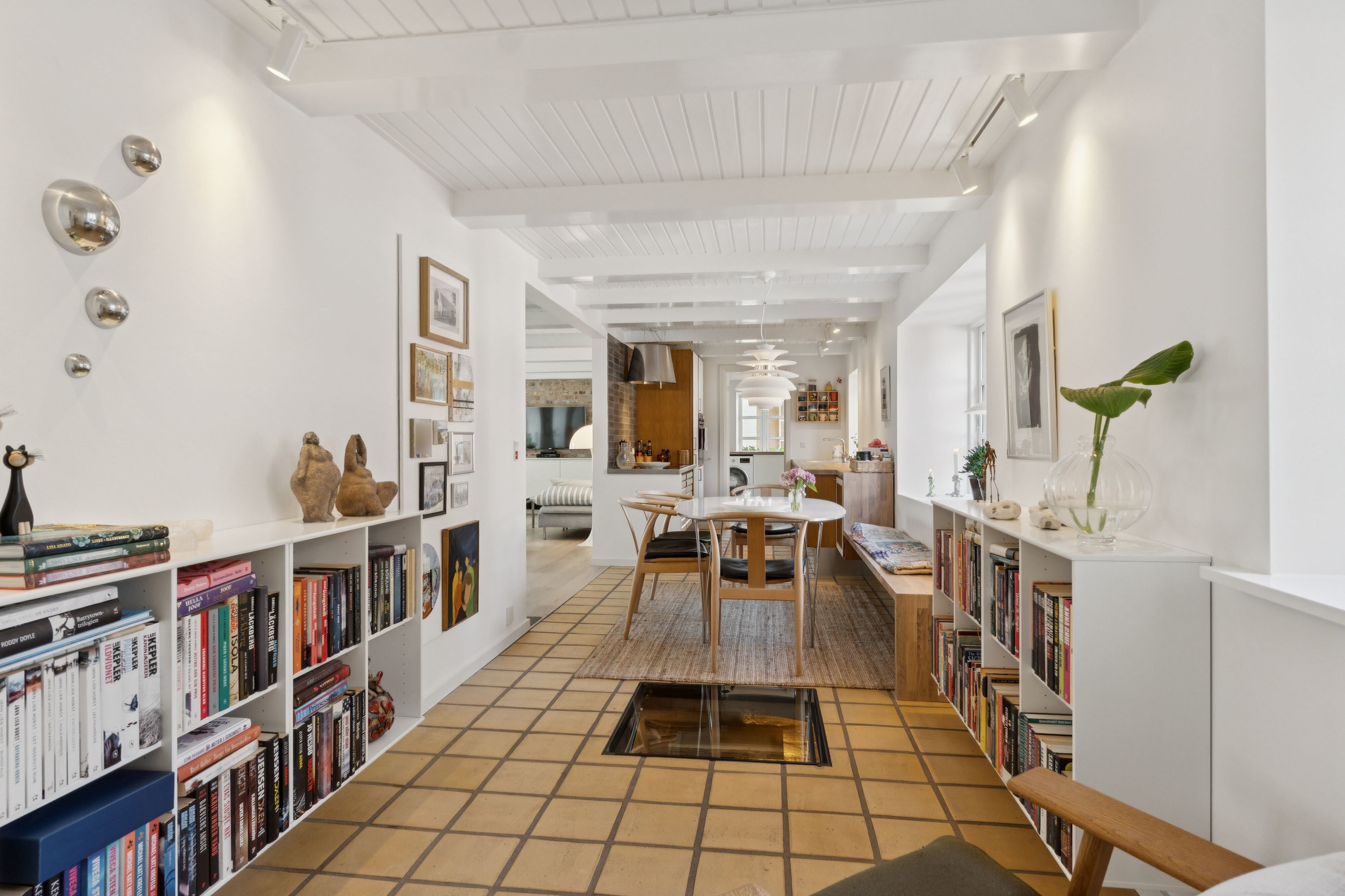 Fremhævet gang billede i fuldskærmstilstand. Billede af Store Kirkestræde 10, 9800 Hjørring