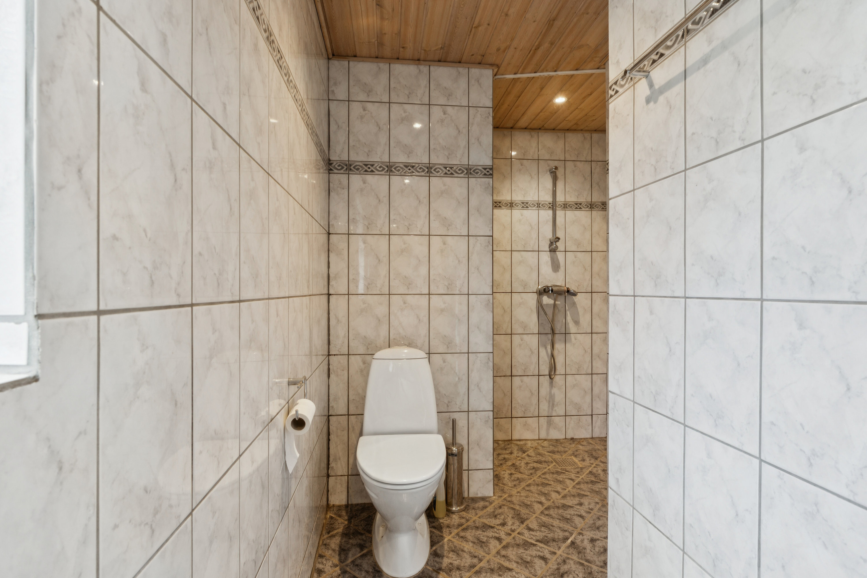 Fremhævet badeværelse billede i fuldskærmstilstand. Billede af Hørmestedvej 305, Hørmested, 9870 Sindal