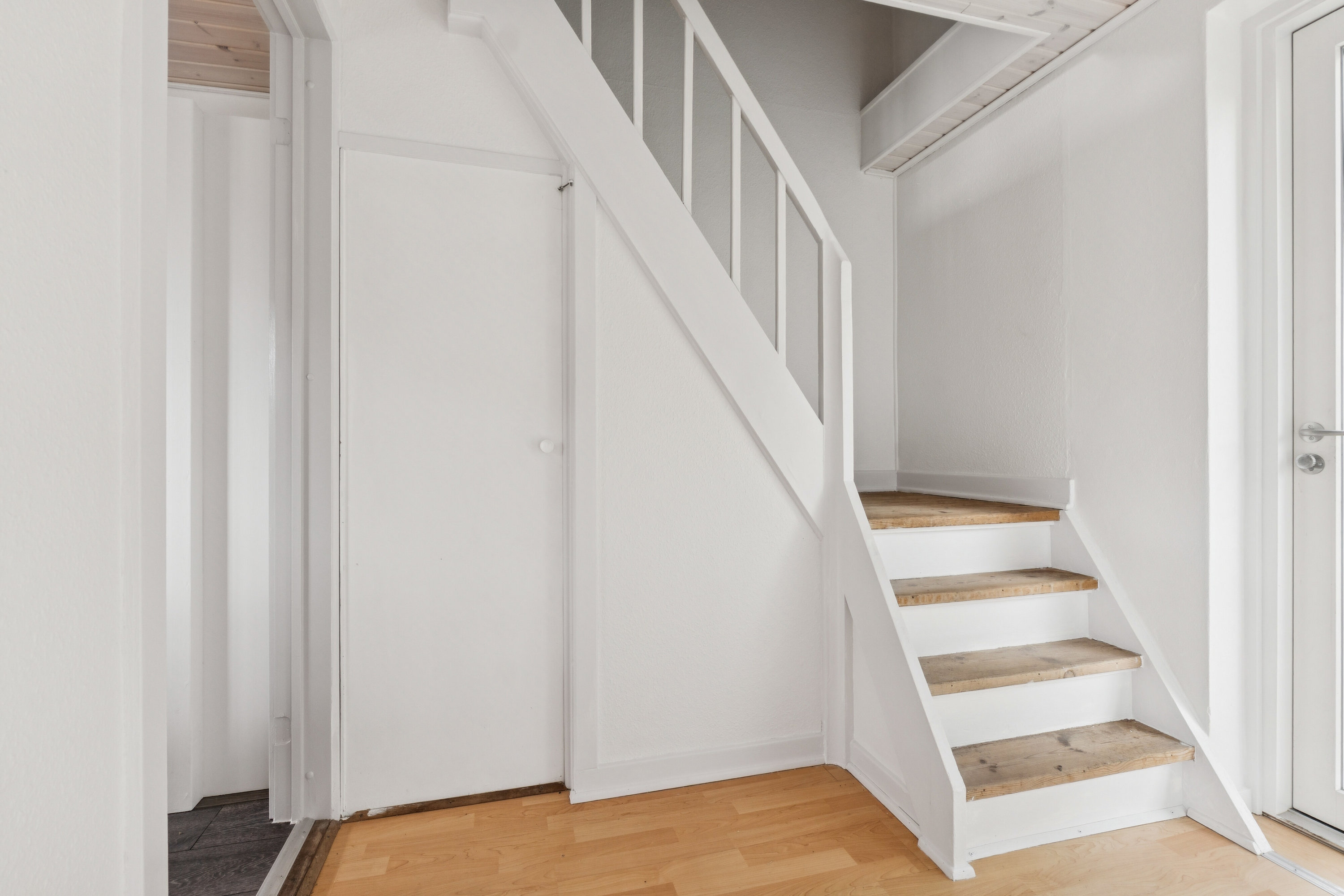 Fremhævet trappe billede i fuldskærmstilstand. Billede af Hørmestedvej 305, Hørmested, 9870 Sindal