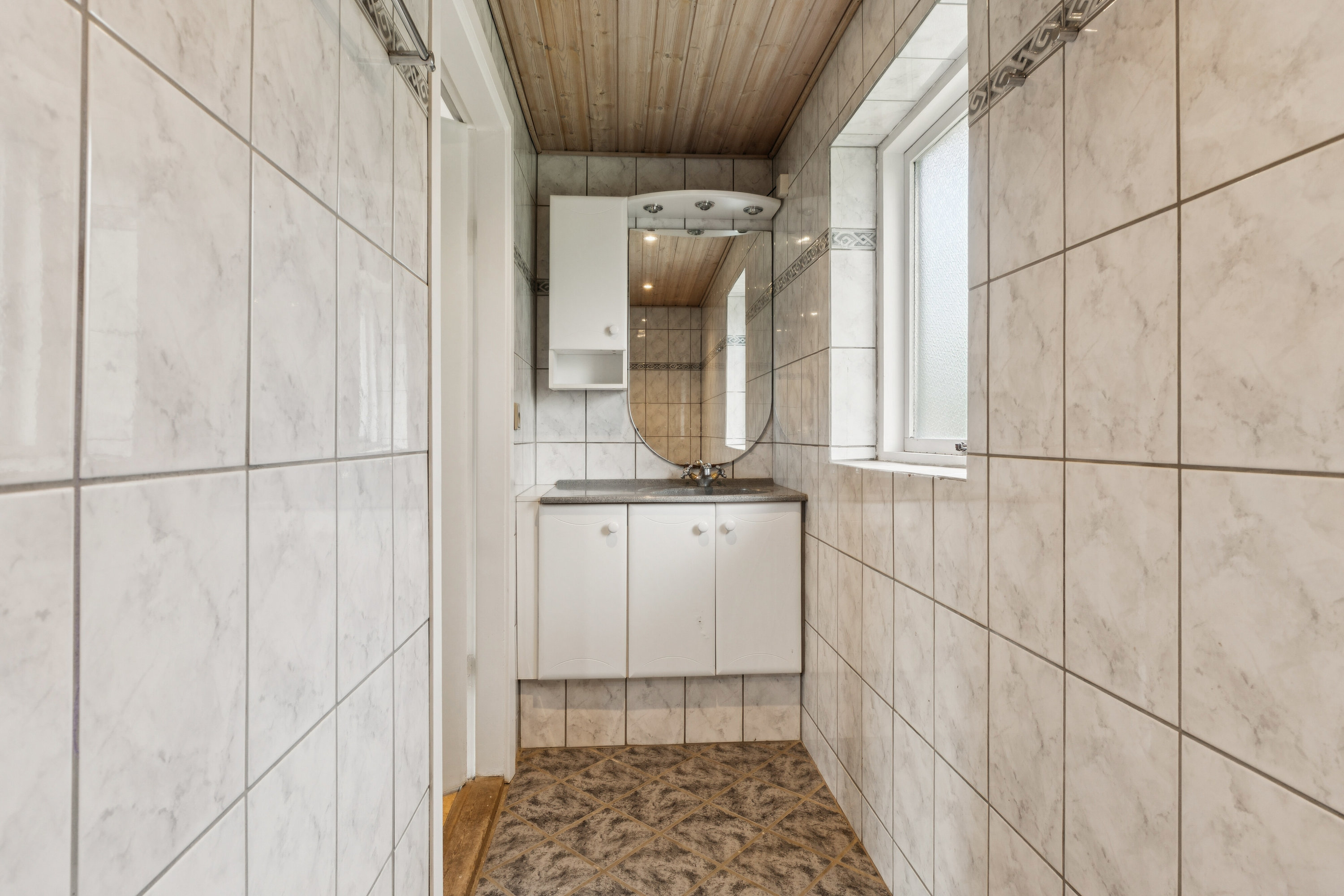 Fremhævet badeværelse billede i fuldskærmstilstand. Billede af Hørmestedvej 305, Hørmested, 9870 Sindal