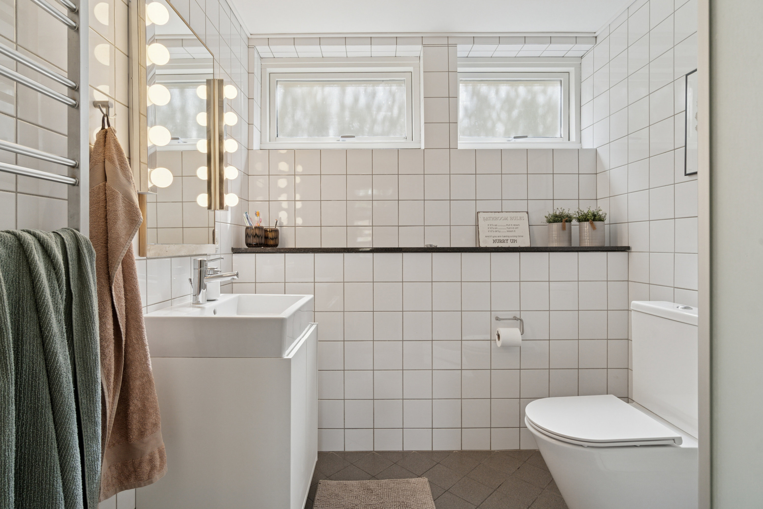 Fremhævet badeværelse billede i fuldskærmstilstand. Billede af Højgårdsvej 11, 8260 Viby J