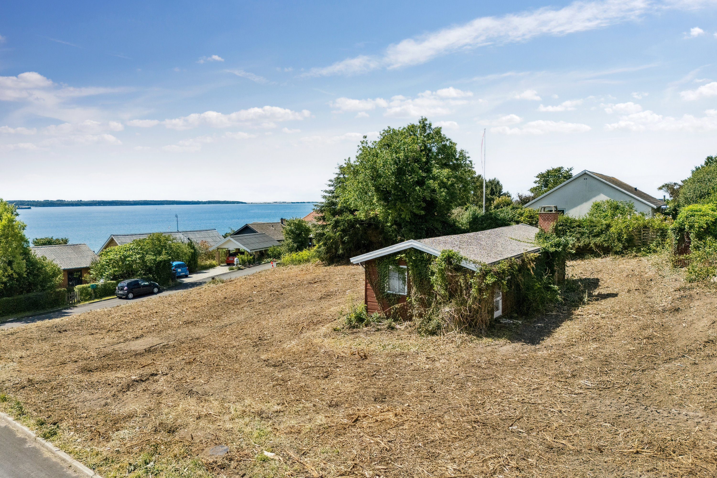 Fremhævet set fra haven billede i fuldskærmstilstand. Billede af Bakkedalsvej 3, 4400 Kalundborg