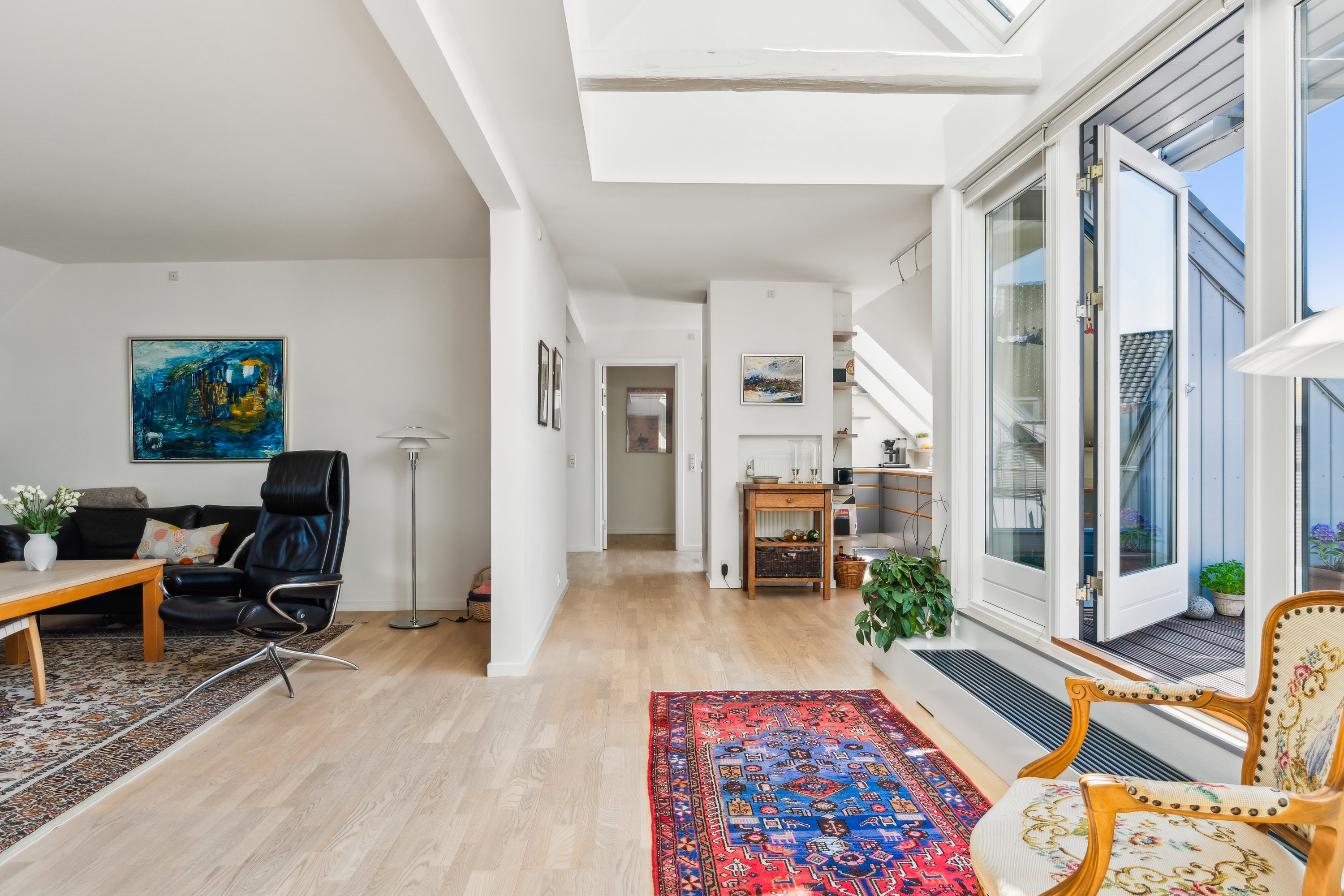 Fremhævet stue billede i fuldskærmstilstand. Billede af Fridtjof Nansens Plads 3, 5. th., 2100 København Ø