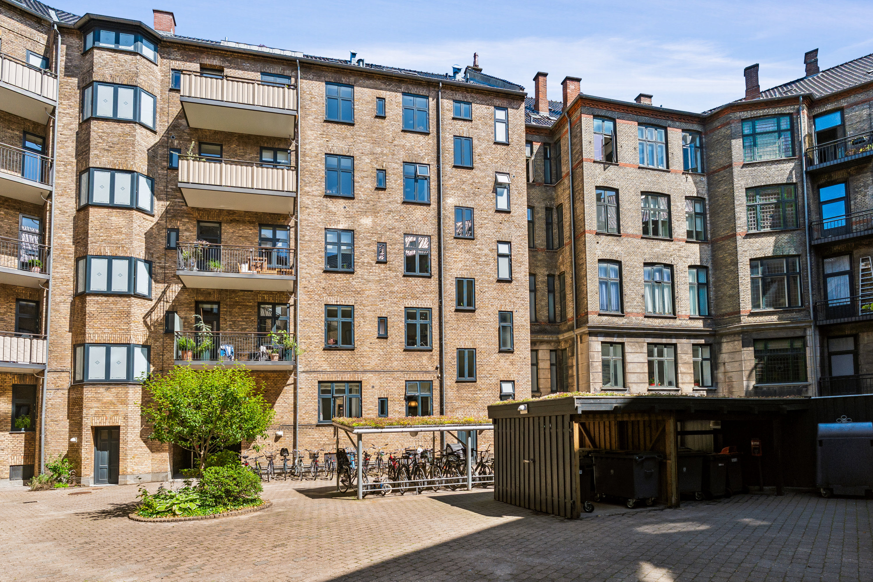 Fremhævet ejendom 1 billede i fuldskærmstilstand. Billede af Fridtjof Nansens Plads 3, 5. th., 2100 København Ø