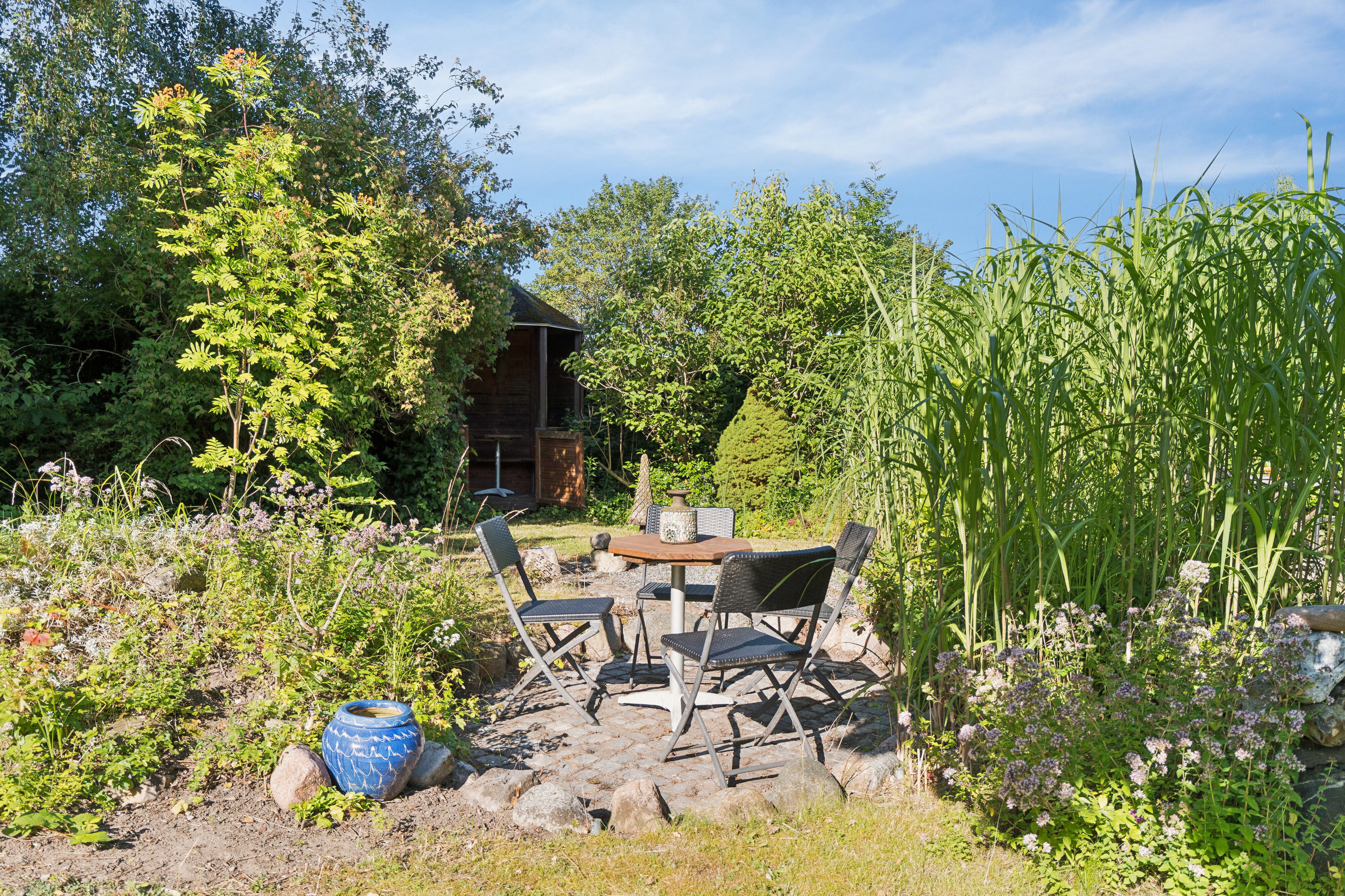 Fremhævet udendørs billede i fuldskærmstilstand. Billede af Ølunden 9, 5330 Munkebo