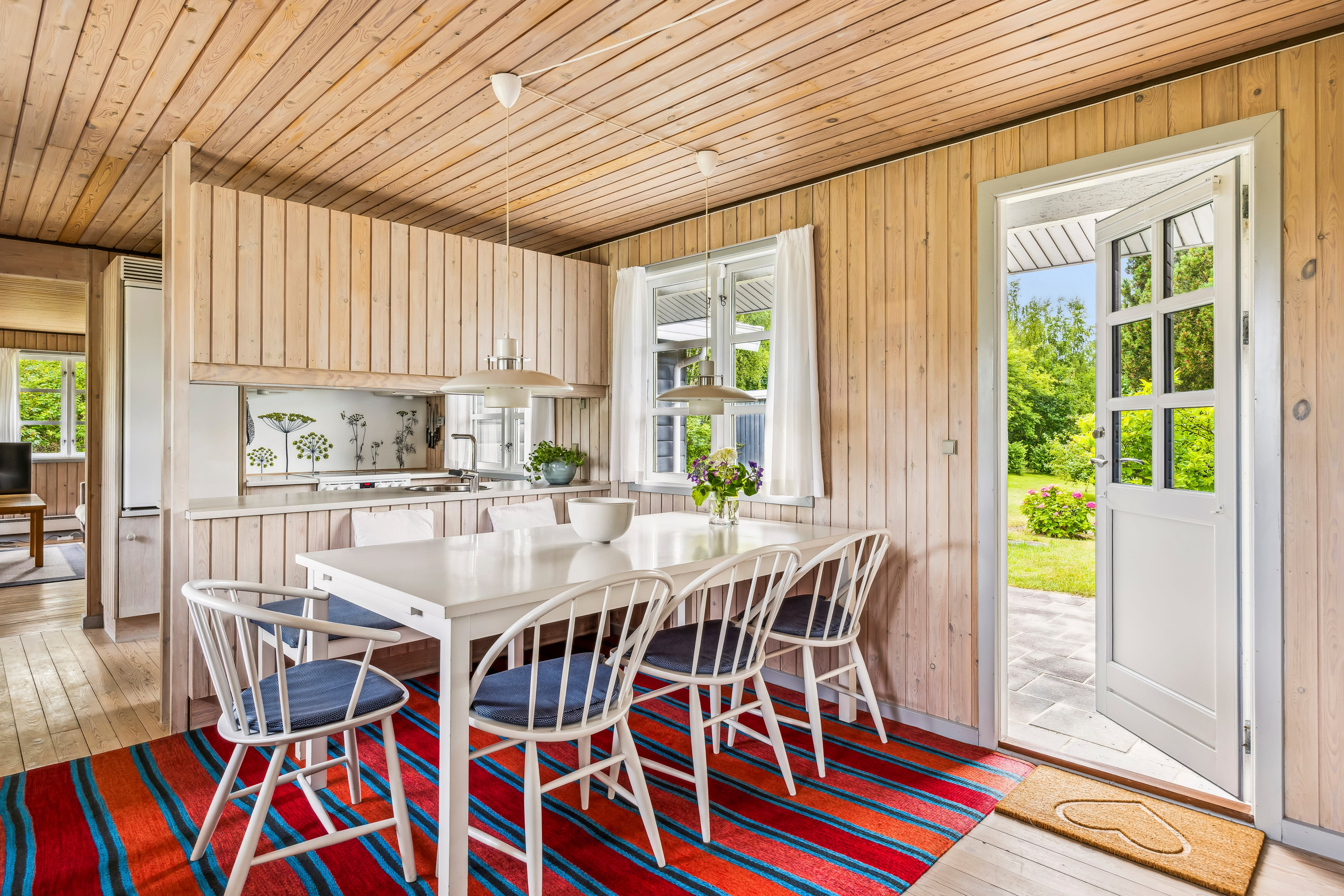 Fremhævet køkken billede i fuldskærmstilstand. Billede af Tronhøjvej 7, Kongsgårde, 8420 Knebel