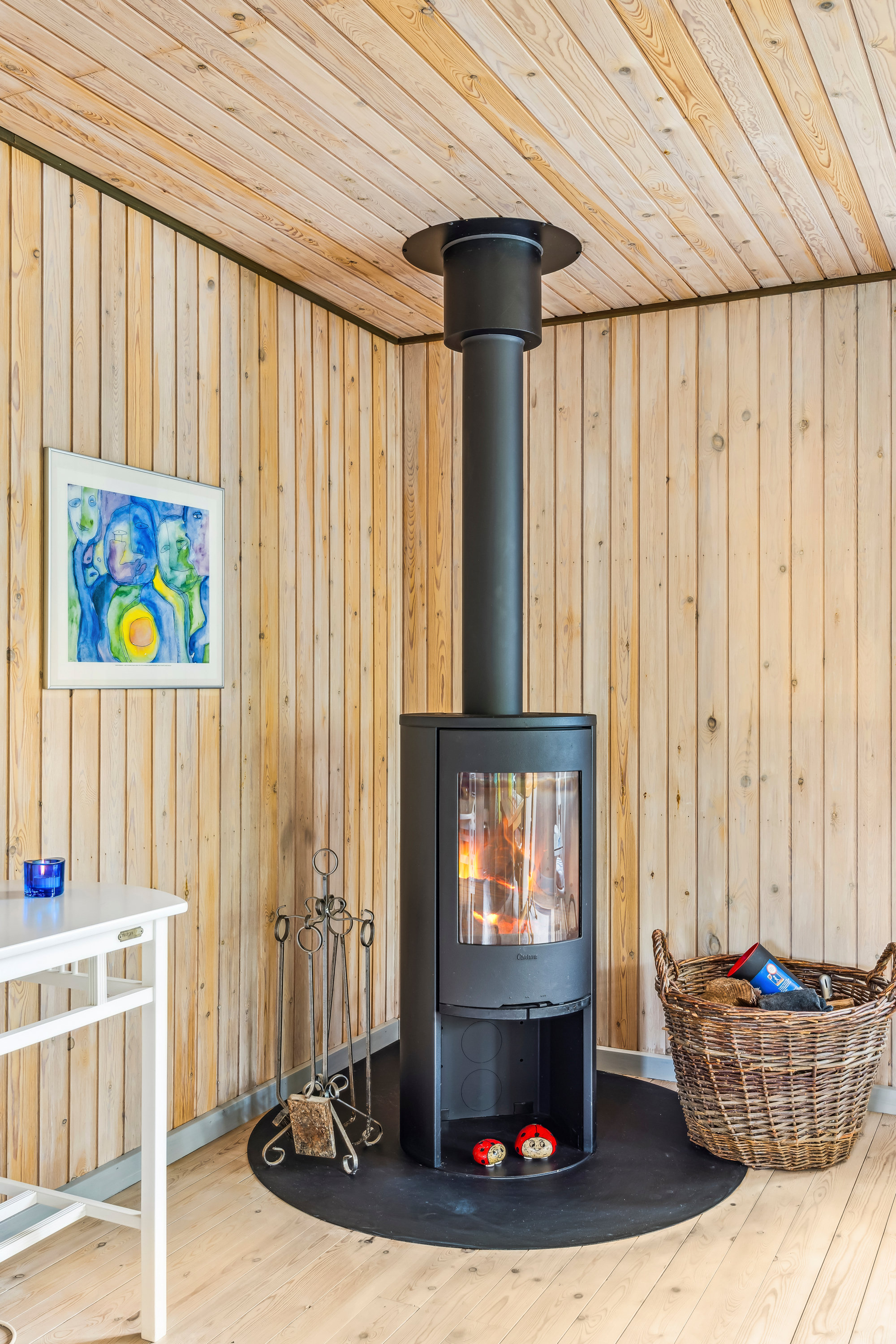 Fremhævet stue billede i fuldskærmstilstand. Billede af Tronhøjvej 7, Kongsgårde, 8420 Knebel