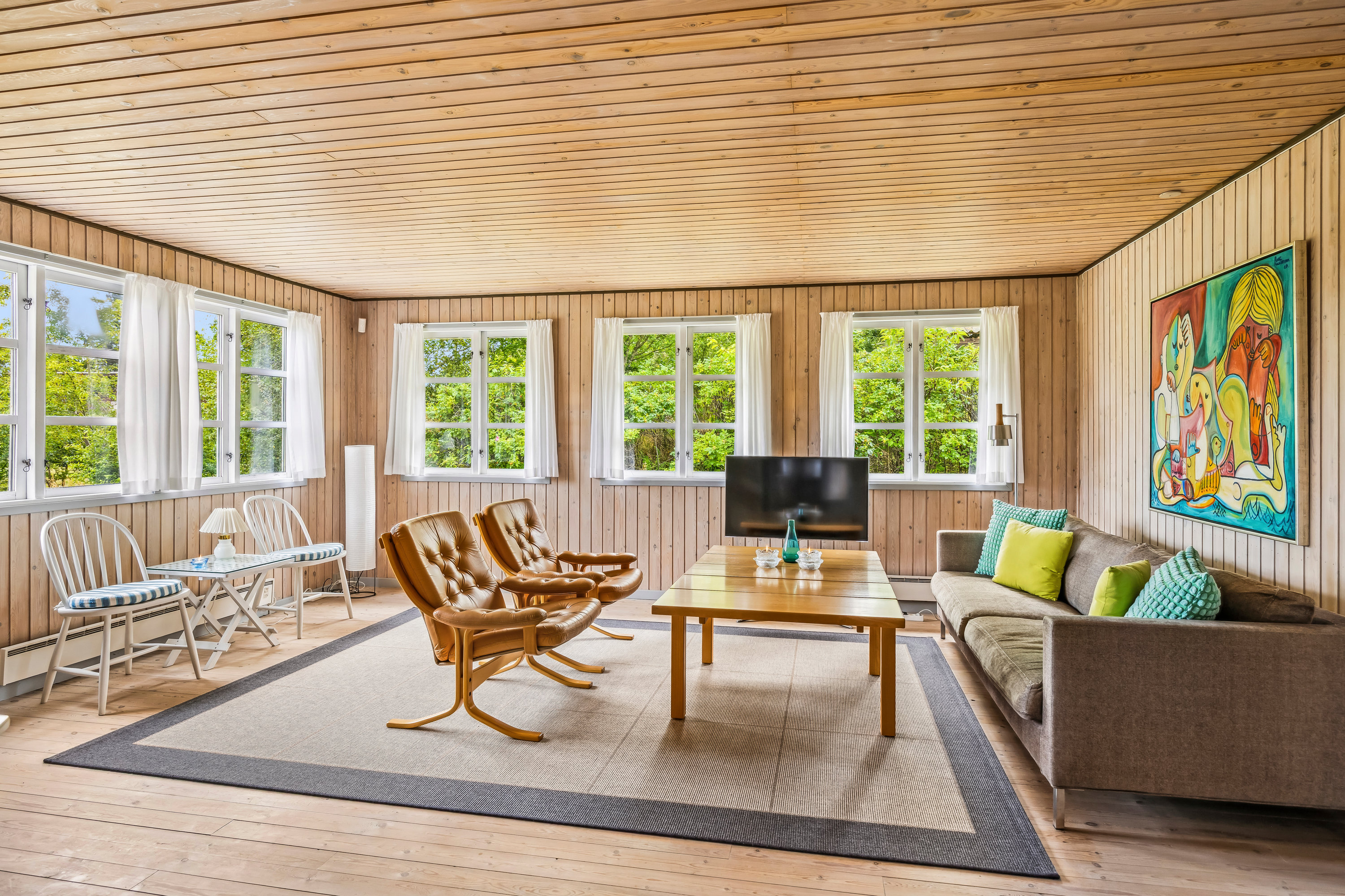 Fremhævet stue billede i fuldskærmstilstand. Billede af Tronhøjvej 7, Kongsgårde, 8420 Knebel