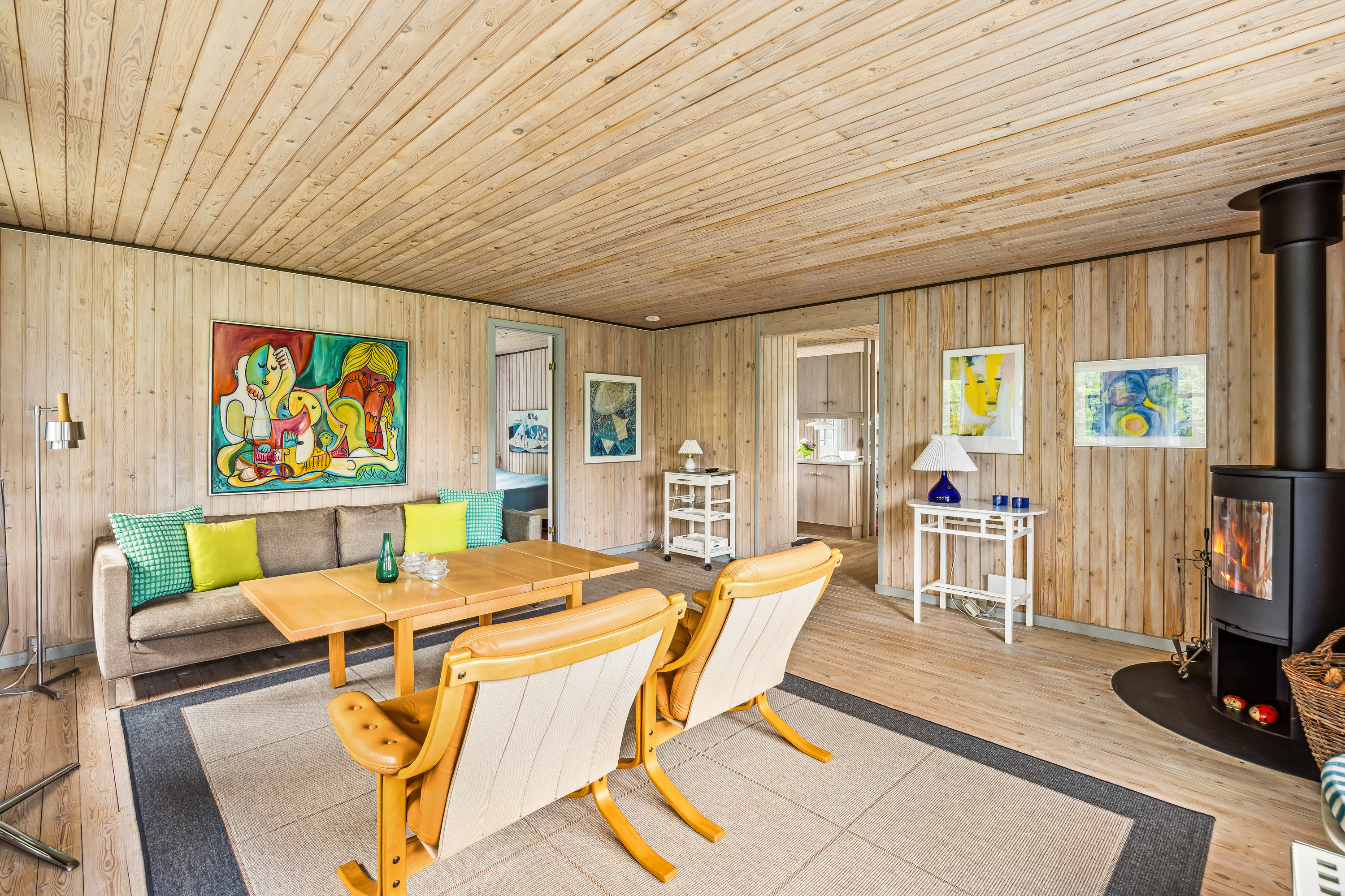 Fremhævet stue billede i fuldskærmstilstand. Billede af Tronhøjvej 7, Kongsgårde, 8420 Knebel