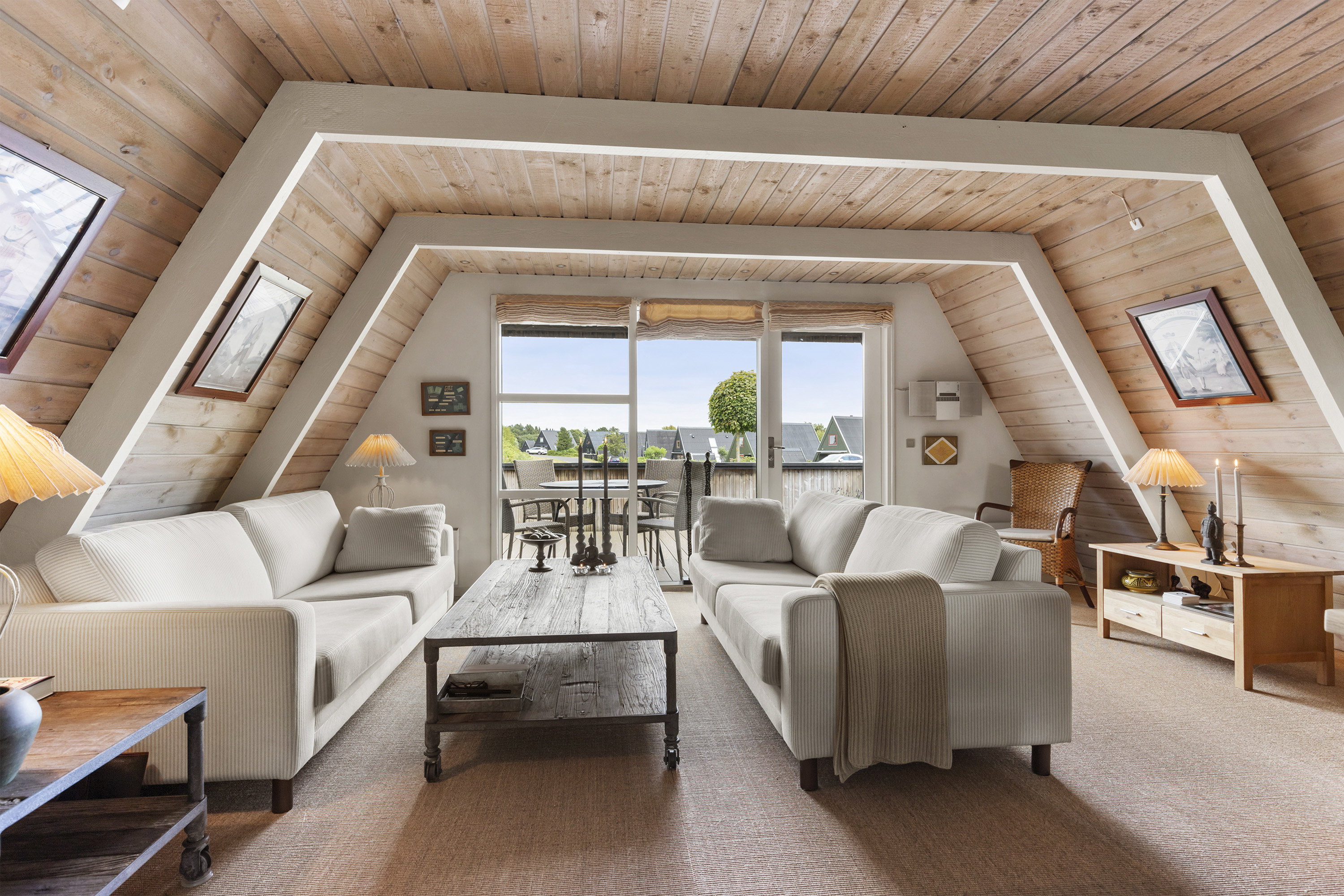 Fremhævet stue billede i fuldskærmstilstand. Billede af Golfsvinget 25, Gatten, 9640 Farsø