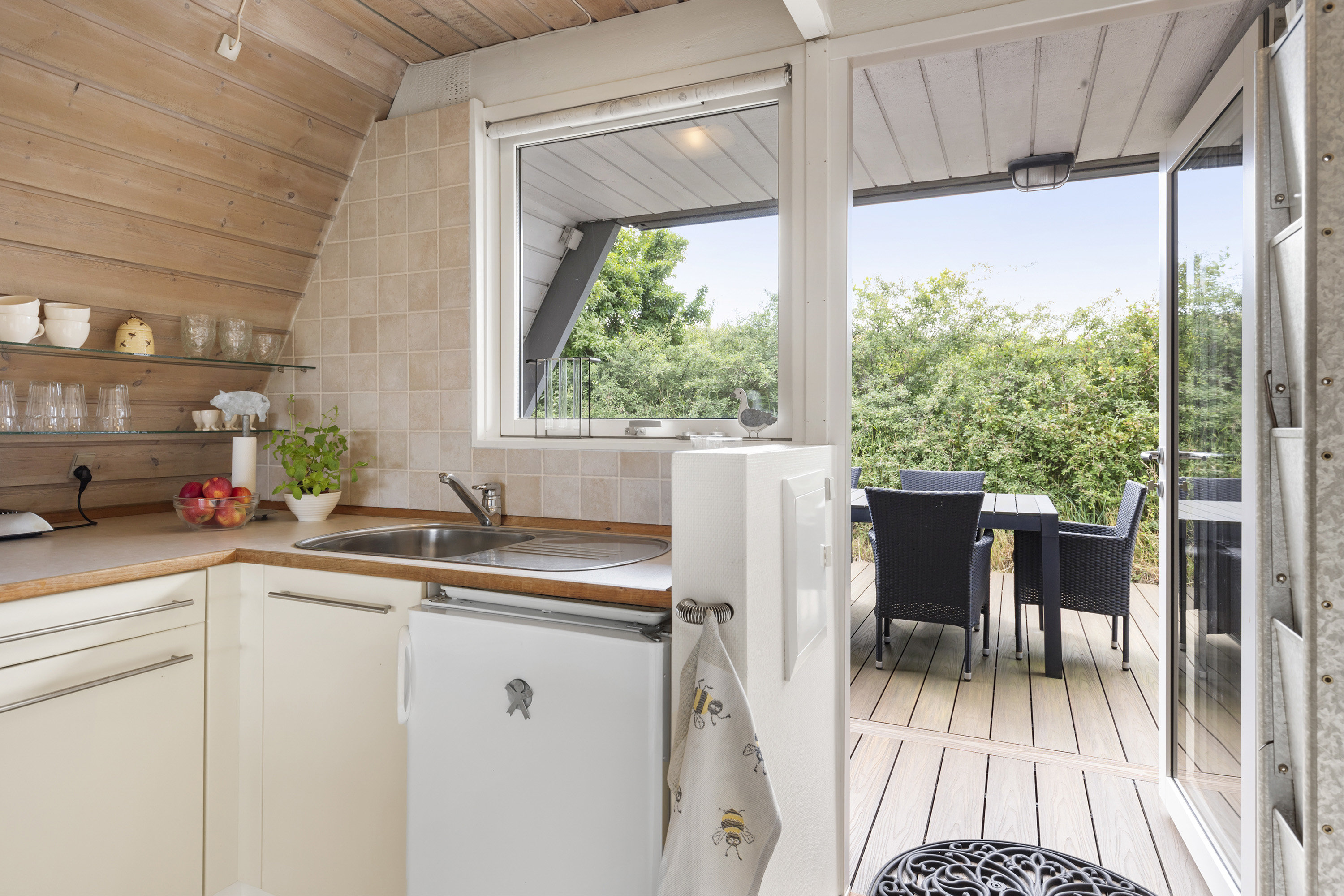 Fremhævet køkken billede i fuldskærmstilstand. Billede af Golfsvinget 25, Gatten, 9640 Farsø