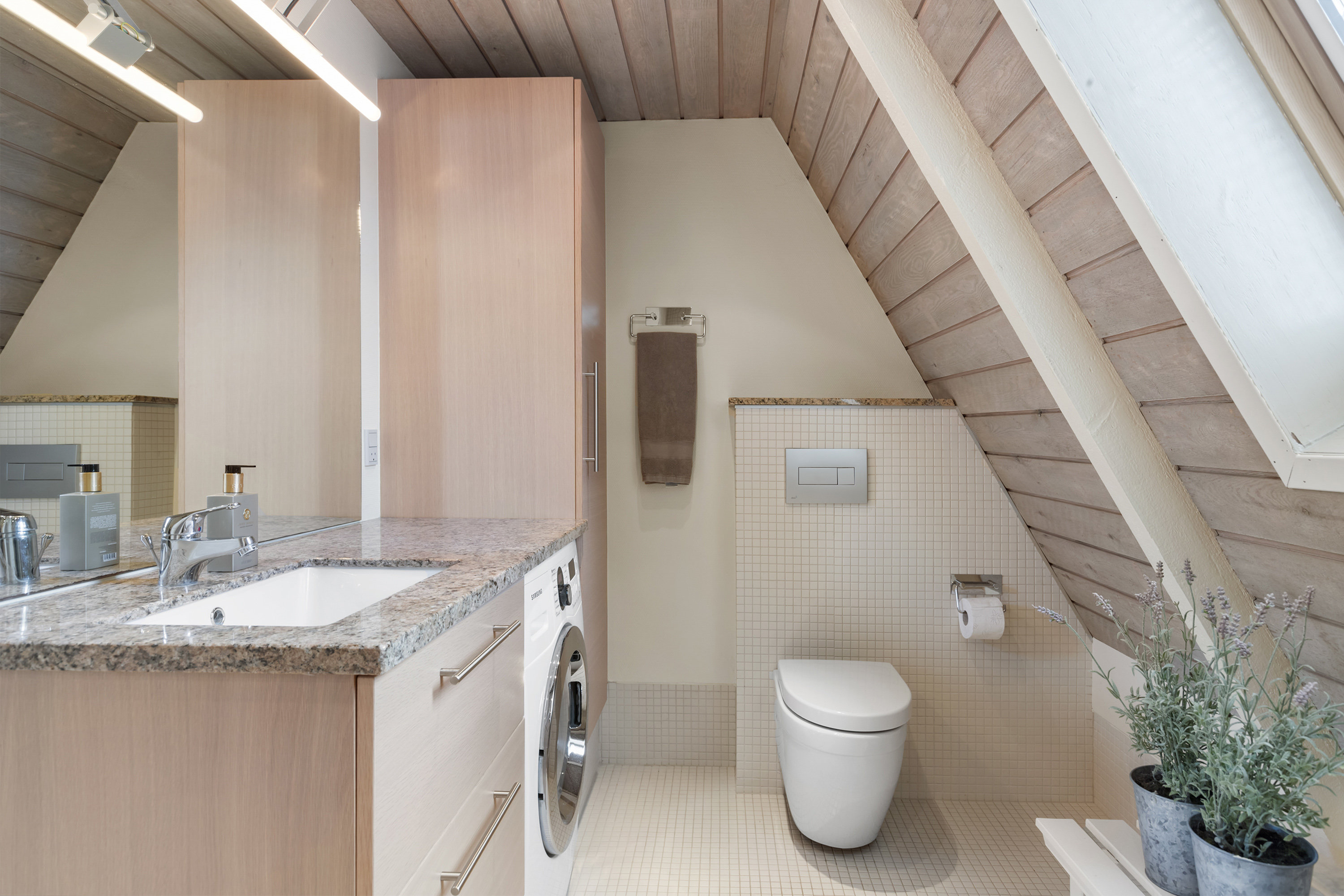 Fremhævet badeværelse billede i fuldskærmstilstand. Billede af Golfsvinget 25, Gatten, 9640 Farsø