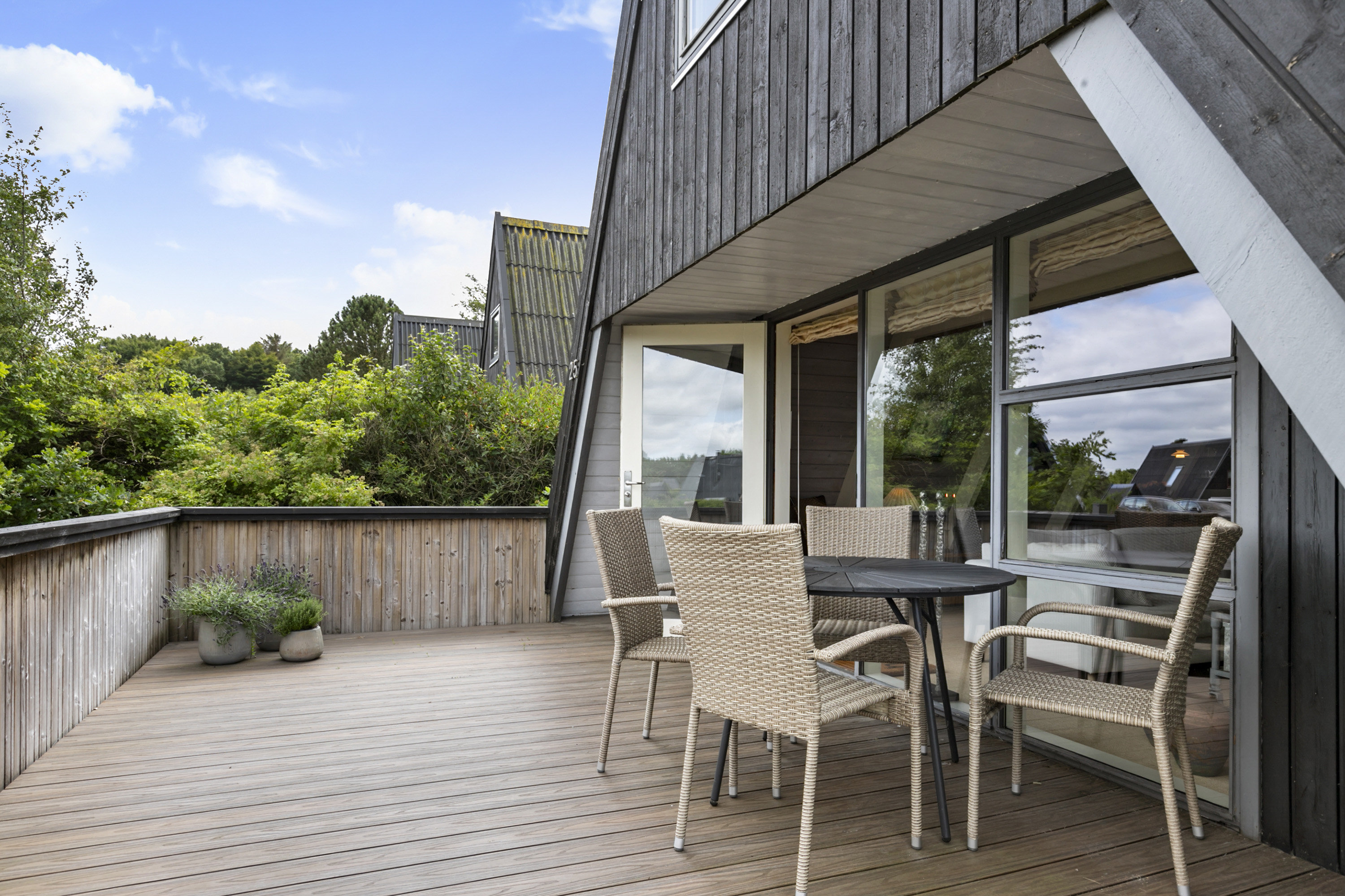 Fremhævet terrasse billede i fuldskærmstilstand. Billede af Golfsvinget 25, Gatten, 9640 Farsø